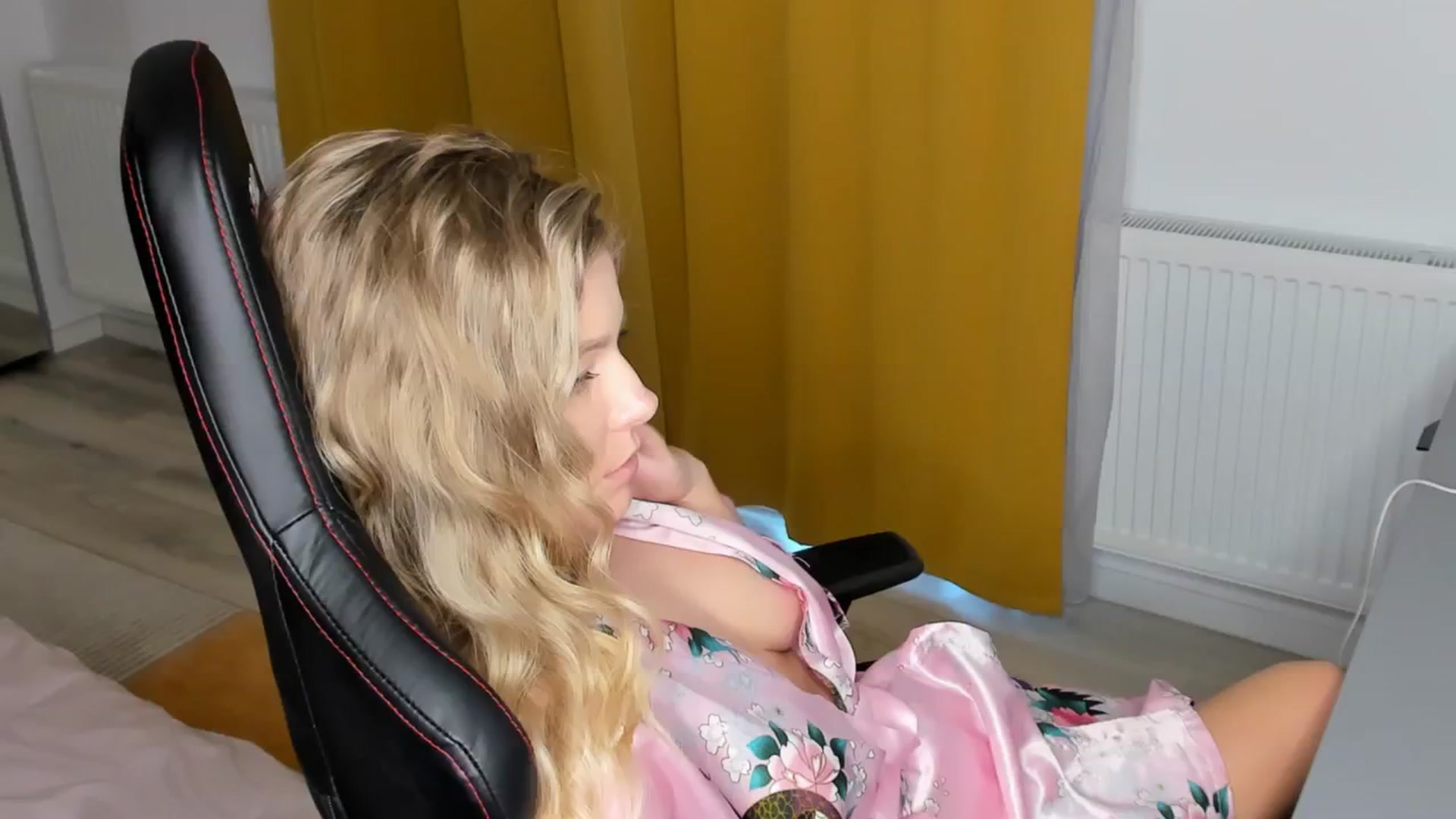 Gallery image thumbnail from kimbasin's myfreecams stream on, 09/10/2024, 15:19 image 11 of 20