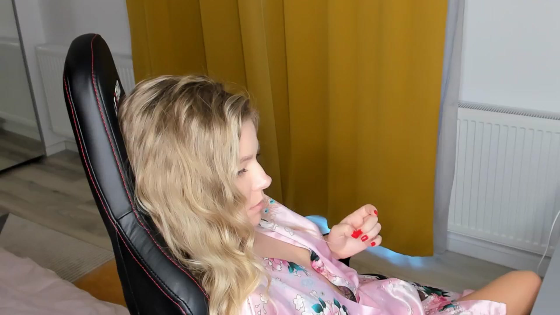 Gallery image thumbnail from kimbasin's myfreecams stream on, 09/10/2024, 15:19 image 14 of 20