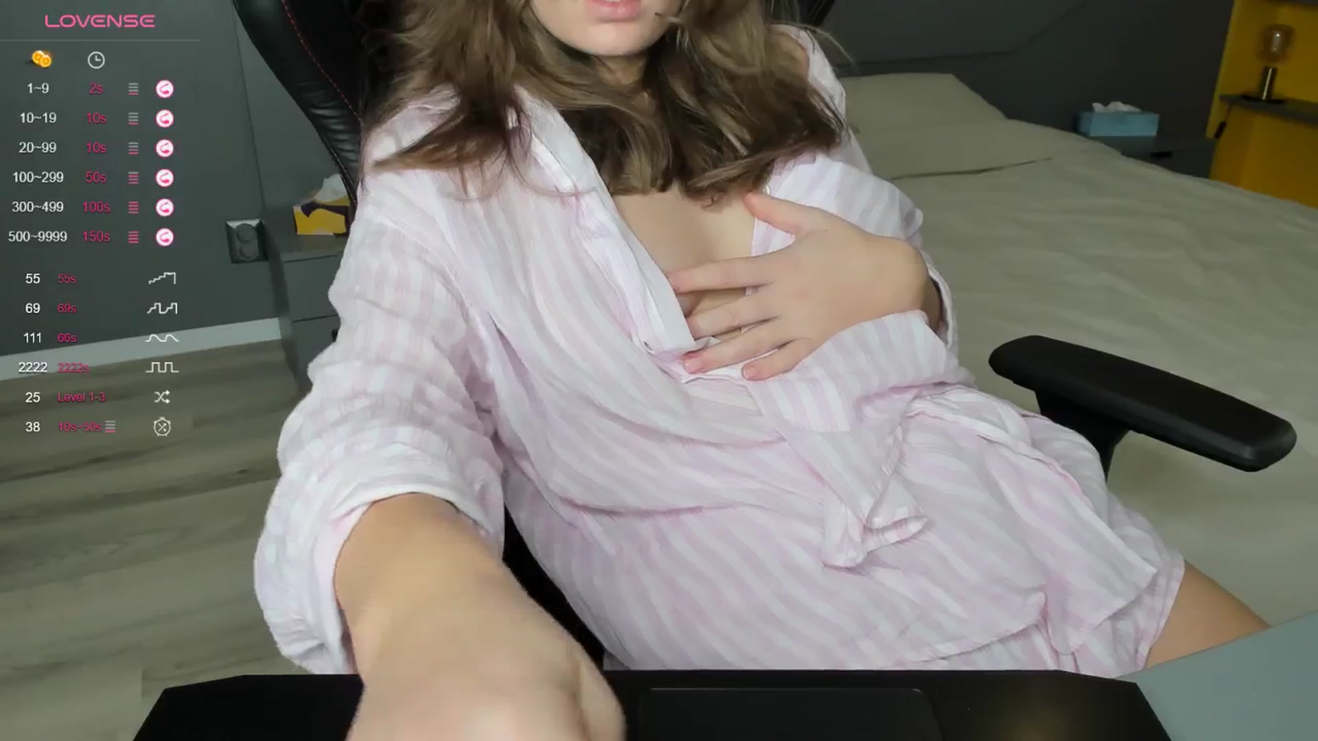 Gallery image thumbnail from kimbasin's myfreecams stream on, 10/17/2024, 18:21 image 19 of 20