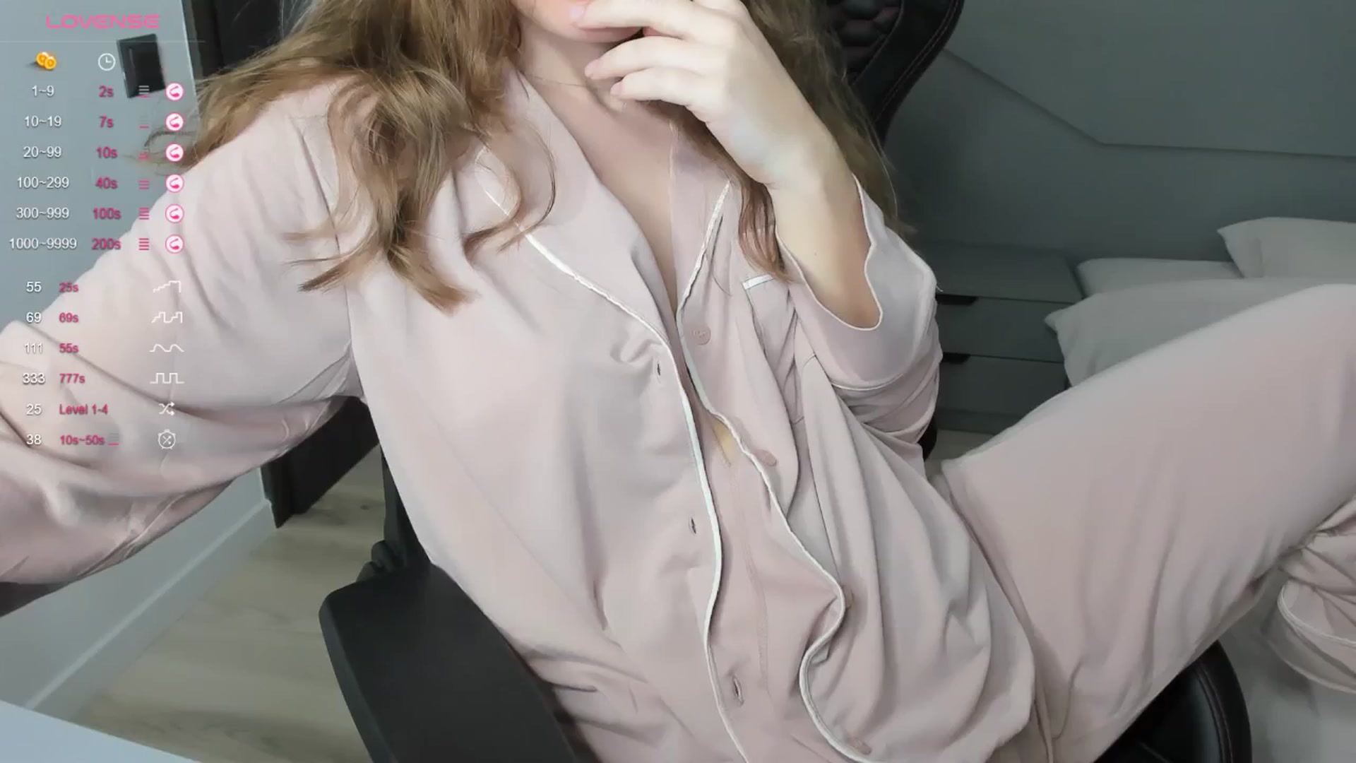 Gallery image thumbnail from kimbasin's myfreecams stream on, 12/24/2024, 22:04 image 18 of 20