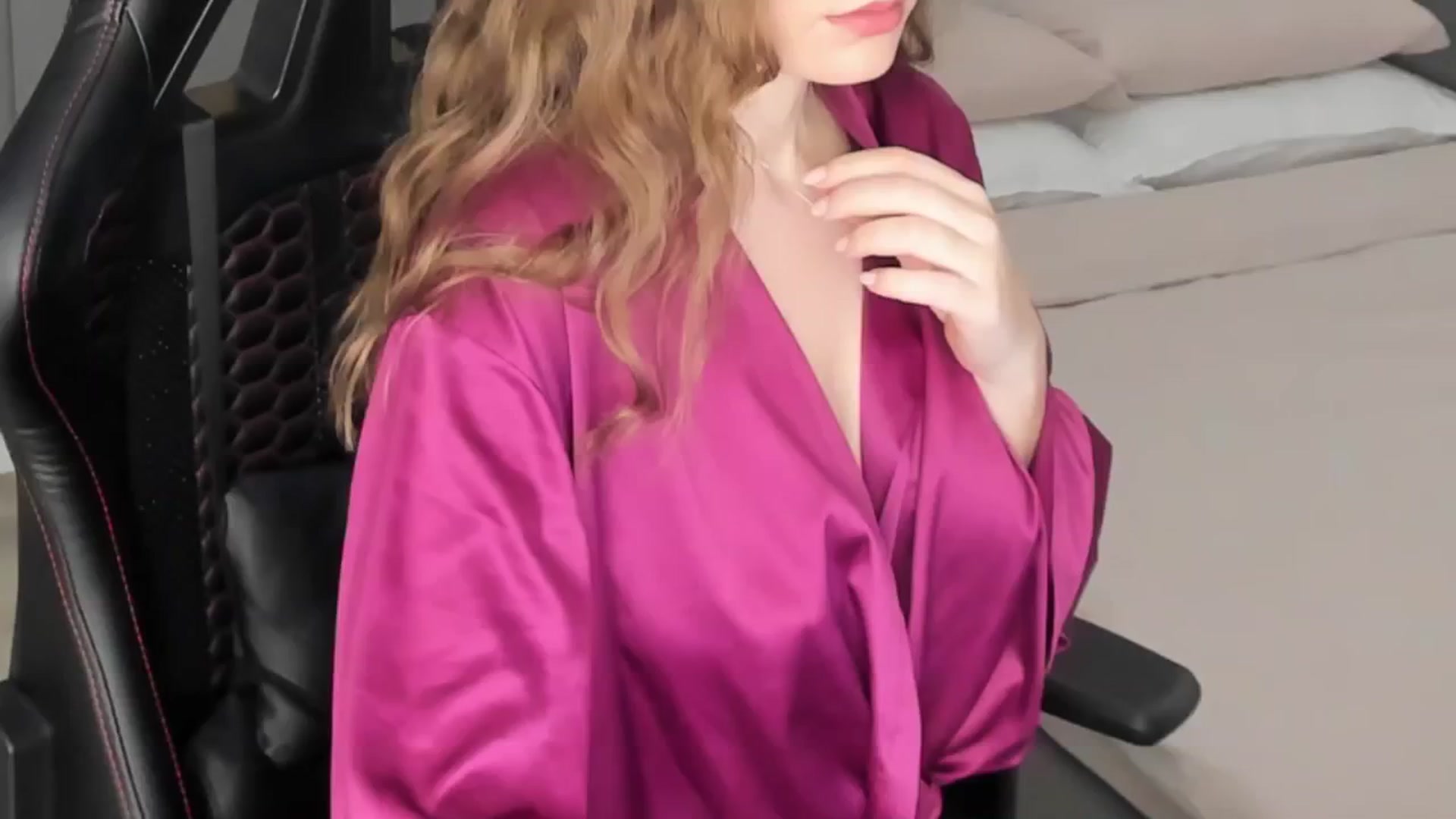 Gallery image thumbnail from kimbasin's myfreecams stream on, 12/29/2024, 13:09 image 12 of 20
