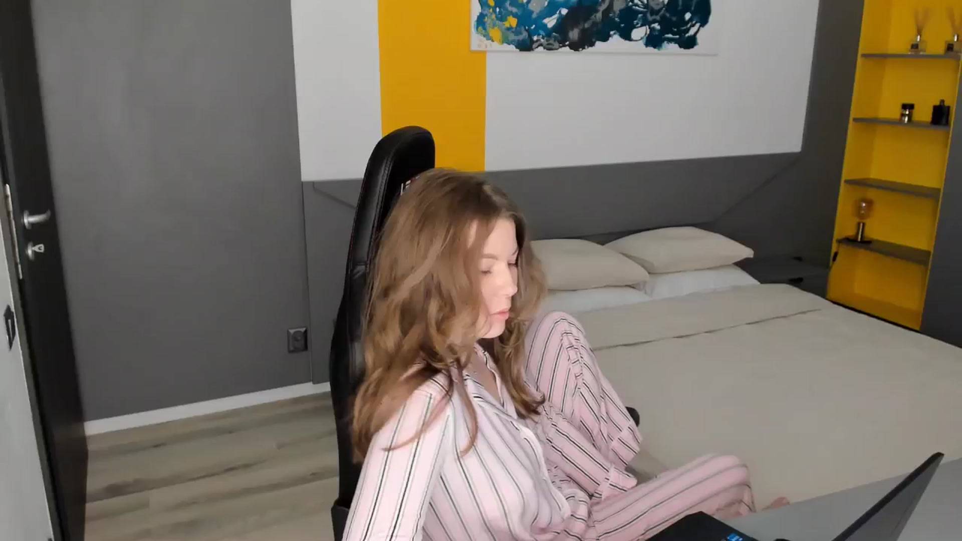Gallery image thumbnail from kimbasin's myfreecams stream on, 12/31/2024, 15:57 image 1 of 20
