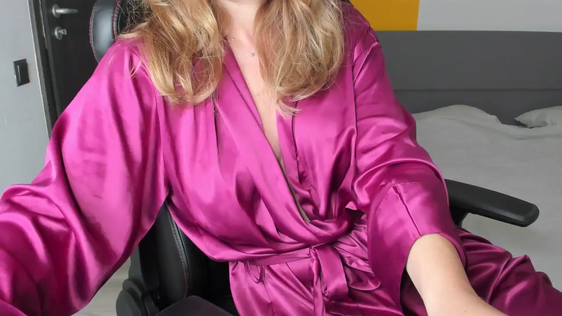 Gallery image thumbnail from kimbasin's myfreecams stream on, 07/15/2025, 19:45 image 12 of 20