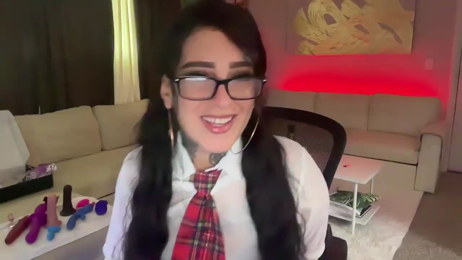 Gallery image thumbnail from kimoralove28's myfreecams stream on, 06/11/2025, 12:17 image 1 of 20