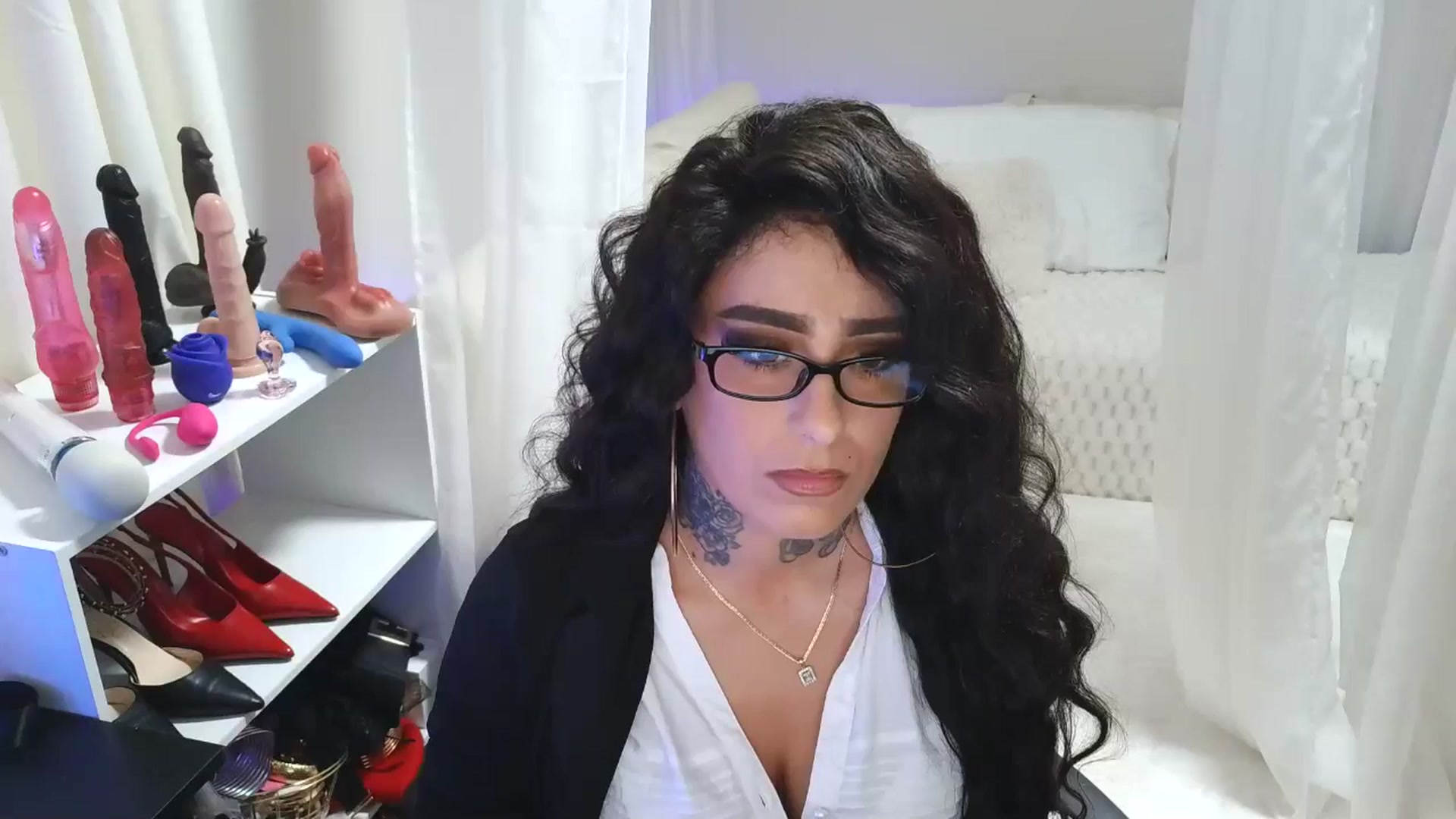 Gallery image thumbnail from kimoralove28's myfreecams stream on, 10/21/2025, 12:43 image 8 of 20