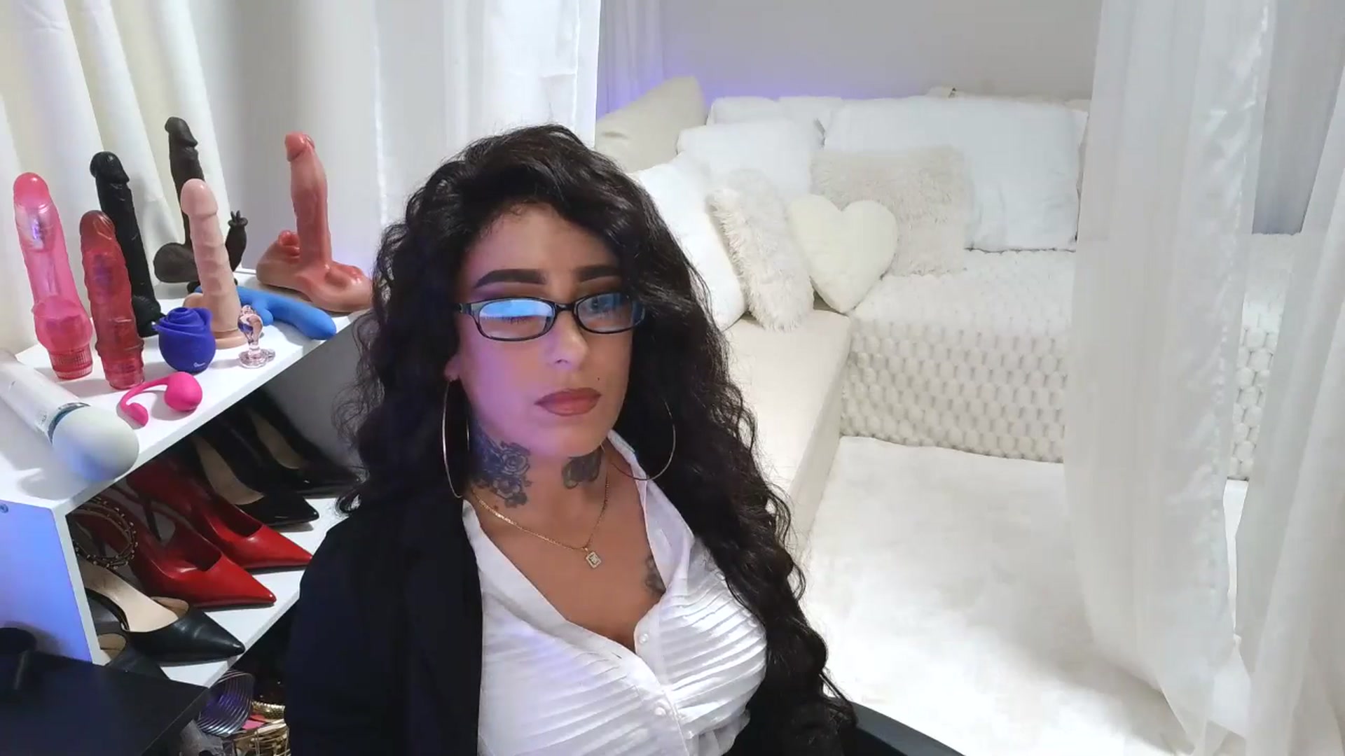 Gallery image thumbnail from kimoralove28's myfreecams stream on, 10/21/2025, 12:43 image 3 of 20