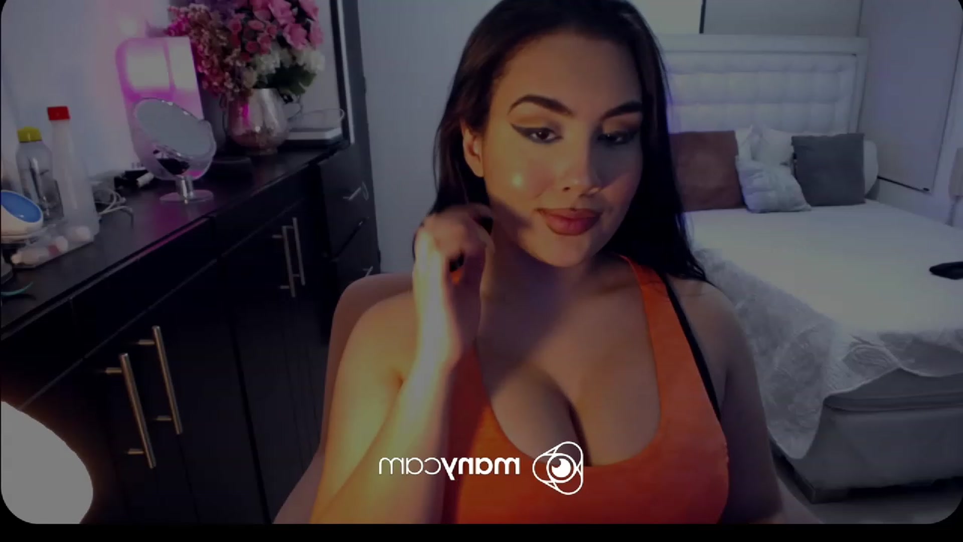 Gallery image thumbnail from kinkyhill's myfreecams stream on, 02/19/2023, 23:40 image 19 of 20