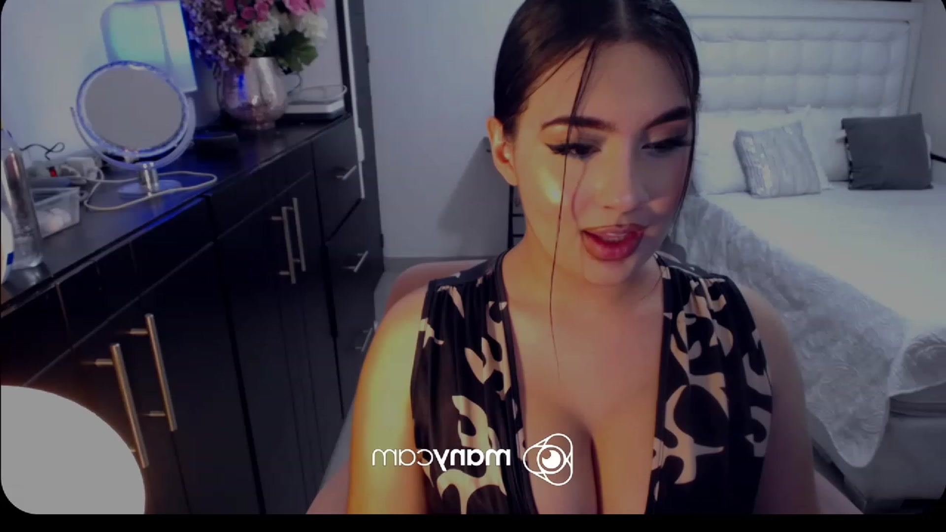 Gallery image thumbnail from kinkyhill's myfreecams stream on, 03/02/2023, 08:21 image 1 of 20