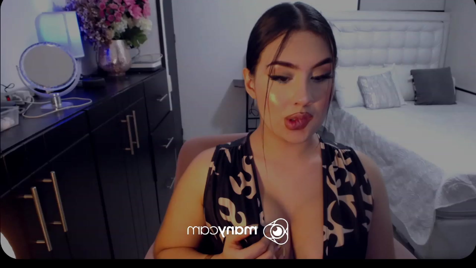 Gallery image thumbnail from kinkyhill's myfreecams stream on, 03/02/2023, 09:01 image 6 of 20