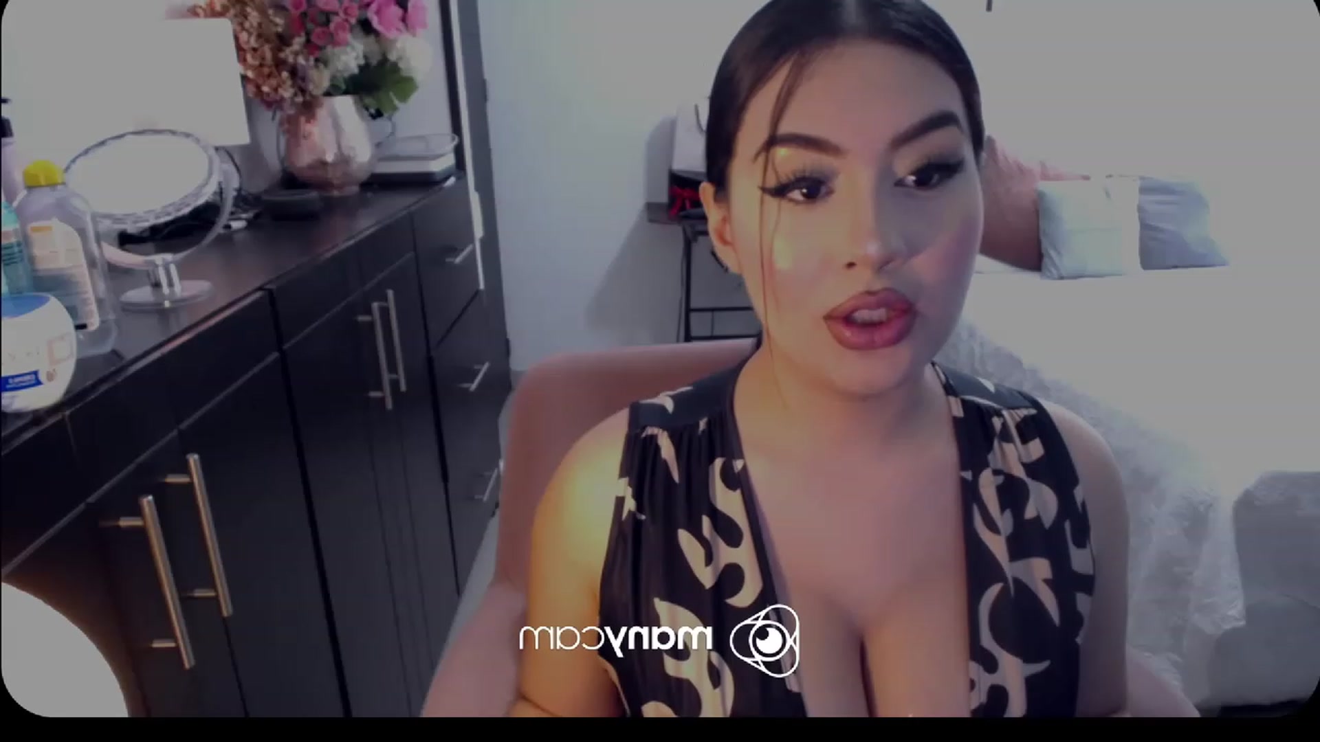 Gallery image thumbnail from kinkyhill's myfreecams stream on, 03/12/2023, 20:39 image 6 of 20
