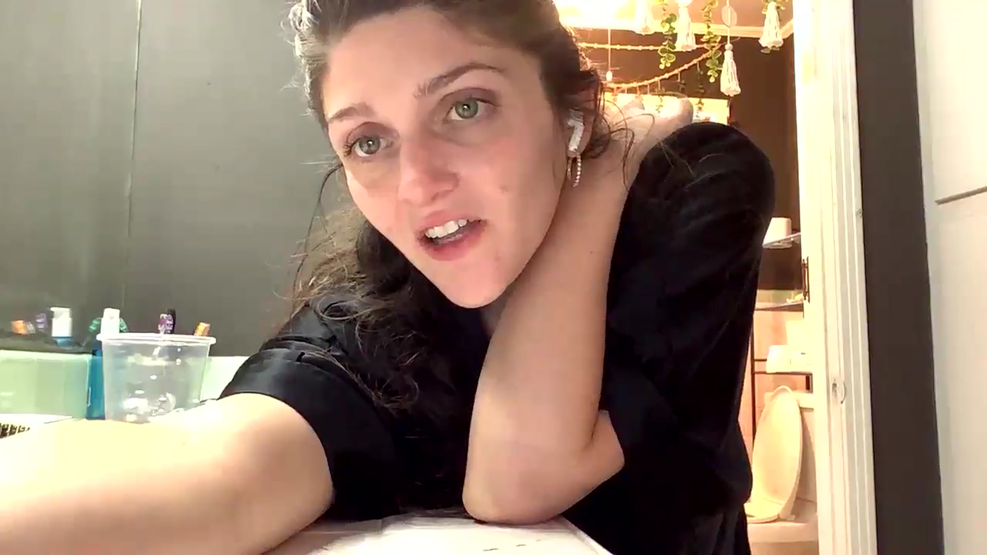 Gallery image thumbnail from kinkymom21's myfreecams stream on, 01/05/2025, 16:45 image 3 of 20
