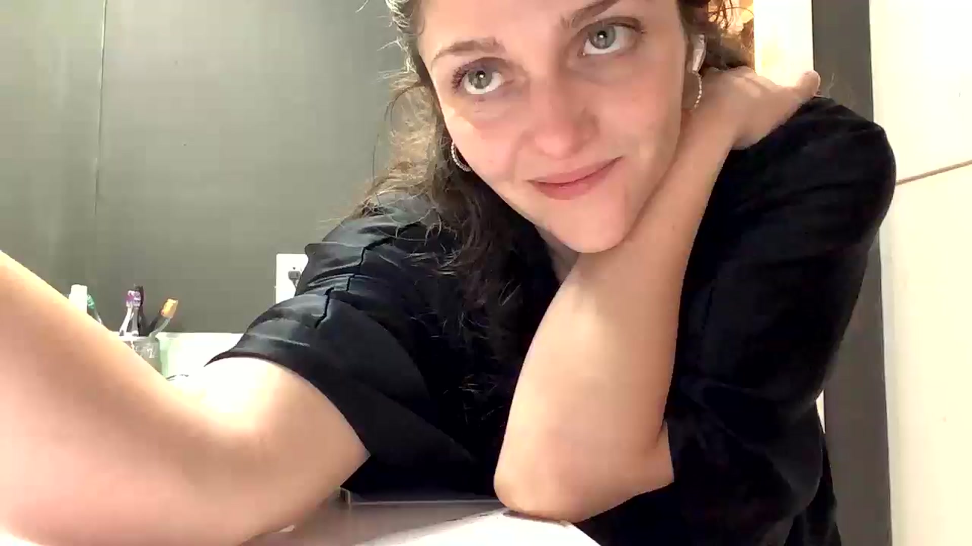 Gallery image thumbnail from kinkymom21's myfreecams stream on, 01/05/2025, 16:45 image 1 of 20