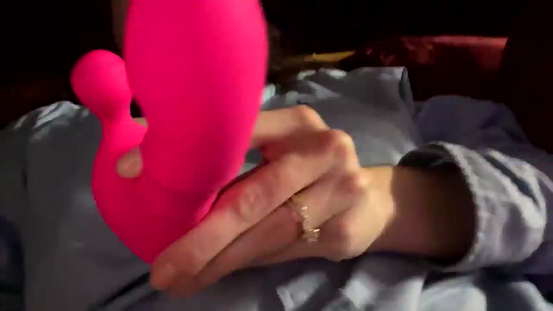 Gallery image thumbnail from kinkymom21's myfreecams stream on, 01/06/2025, 24:06 image 6 of 20