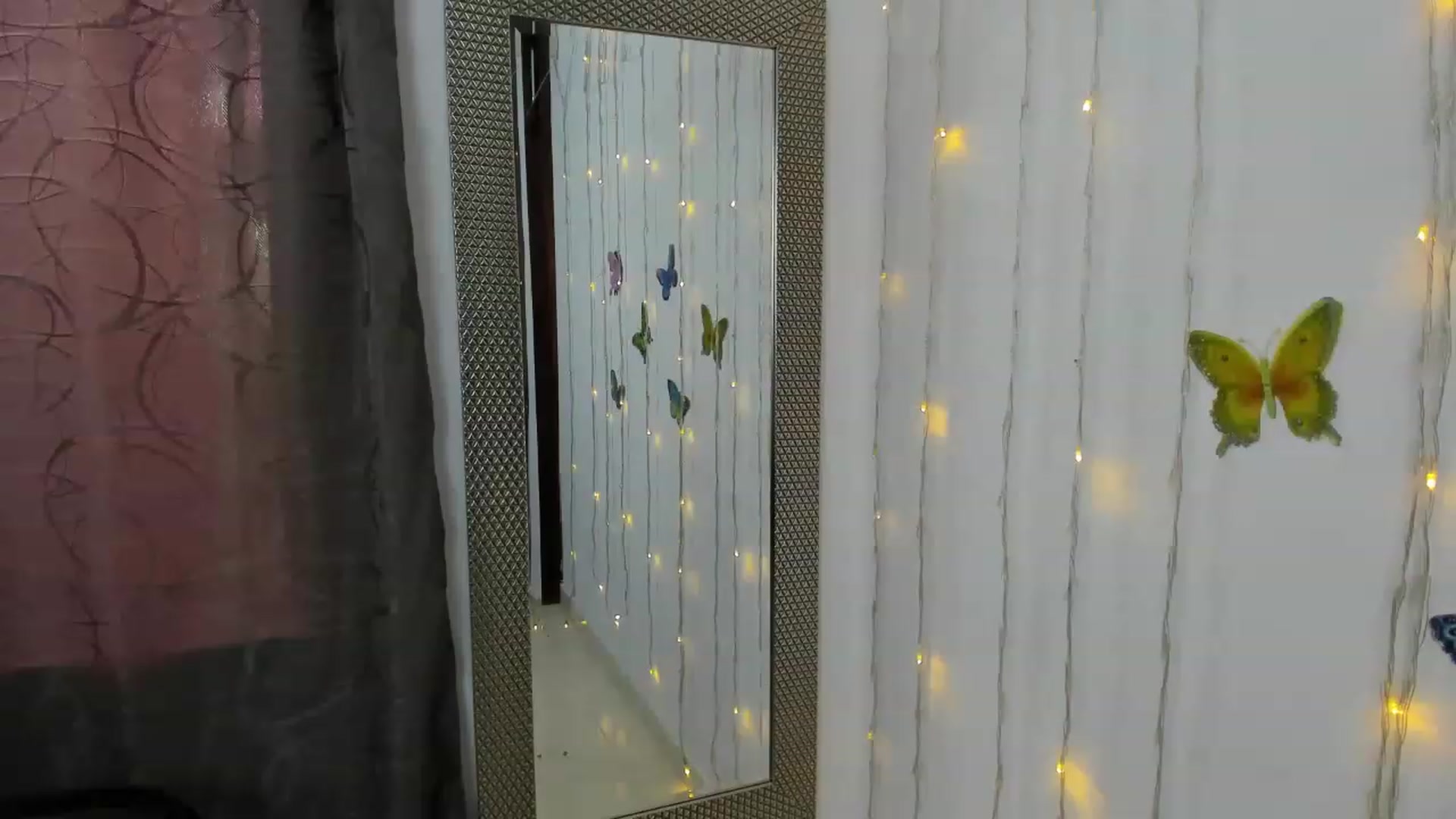 Gallery image thumbnail from kinkytasty's myfreecams stream on, 08/03/2023, 21:37 image 17 of 20