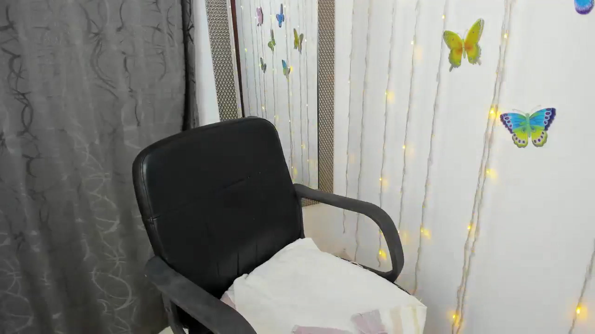 Gallery image thumbnail from kinkytasty's myfreecams stream on, 11/23/2023, 21:19 image 14 of 20