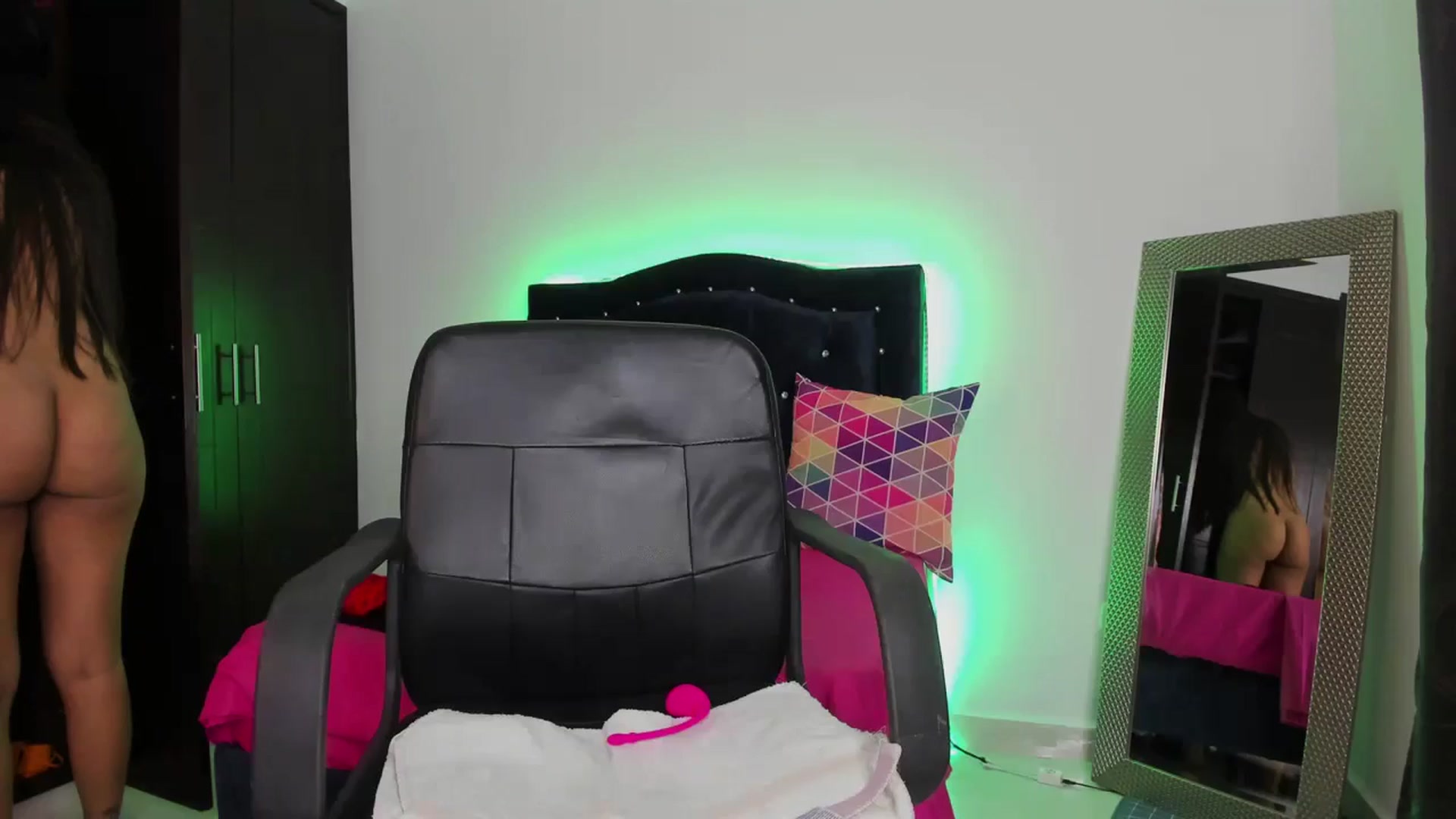 Gallery image thumbnail from kinkytasty's myfreecams stream on, 05/27/2024, 23:02 image 16 of 20