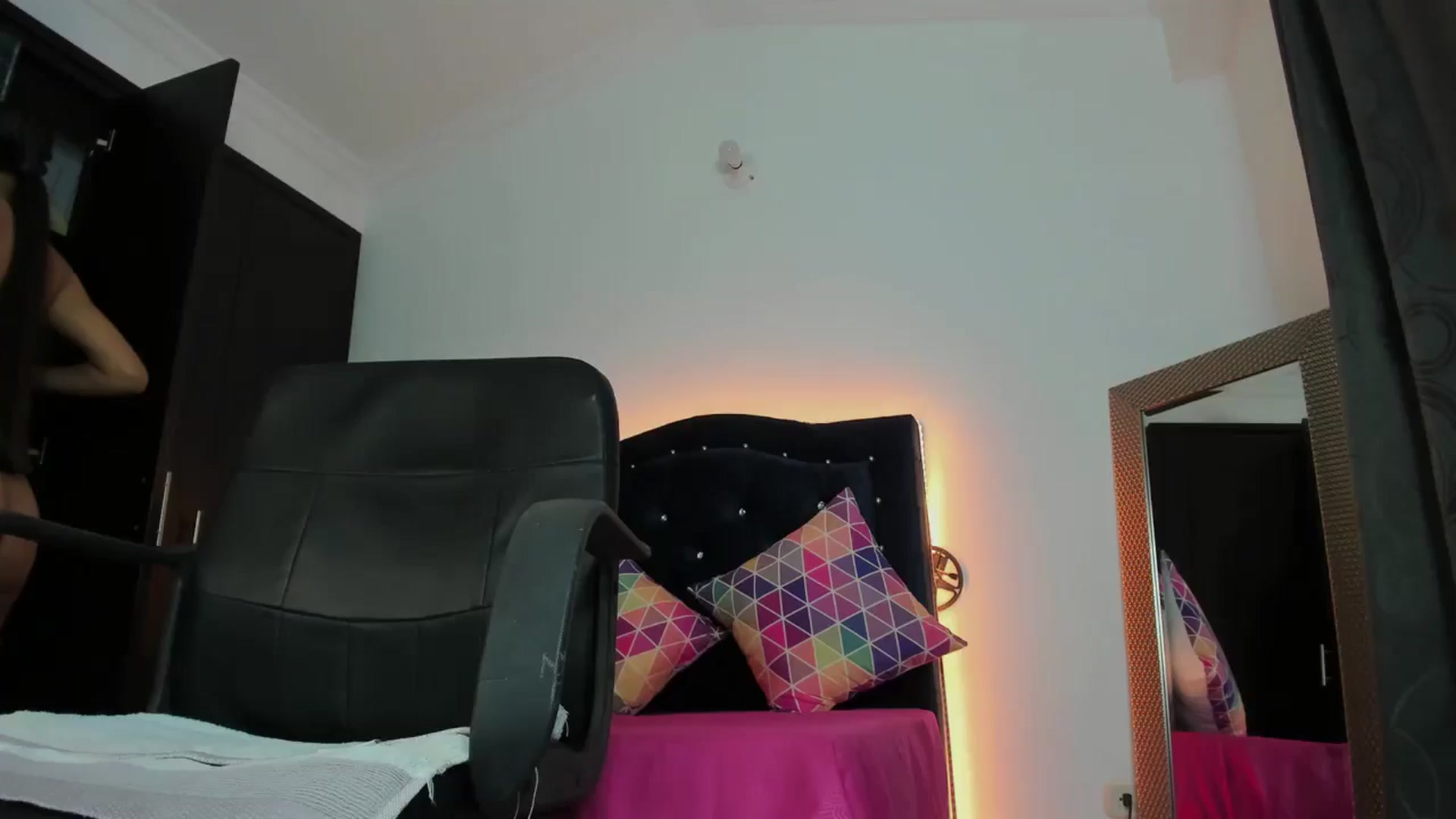 Gallery image thumbnail from kinkytasty's myfreecams stream on, 06/06/2024, 22:19 image 1 of 20