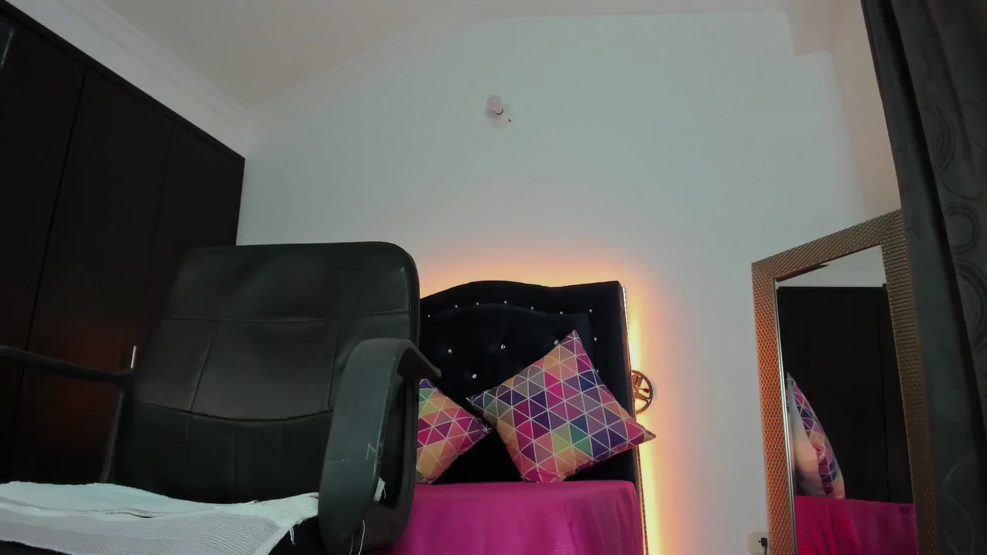 Gallery image thumbnail from kinkytasty's myfreecams stream on, 06/06/2024, 22:19 image 3 of 20