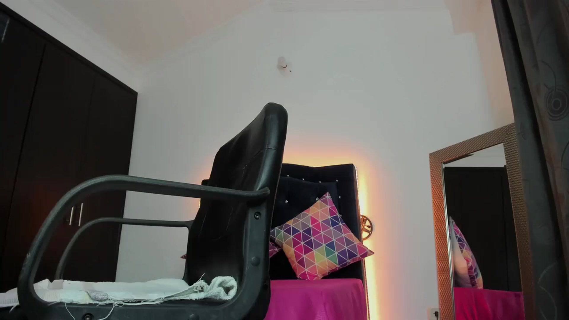 Gallery image thumbnail from kinkytasty's myfreecams stream on, 06/06/2024, 22:19 image 15 of 20