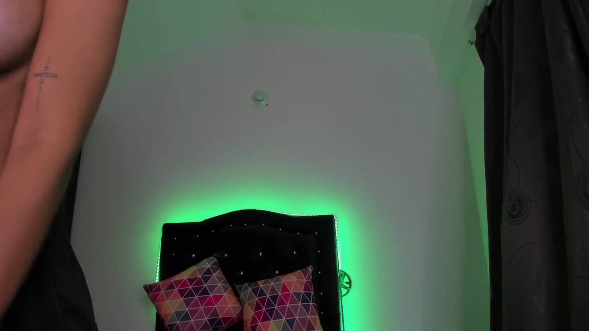 Gallery image thumbnail from kinkytasty's myfreecams stream on, 06/24/2024, 21:21 image 15 of 20