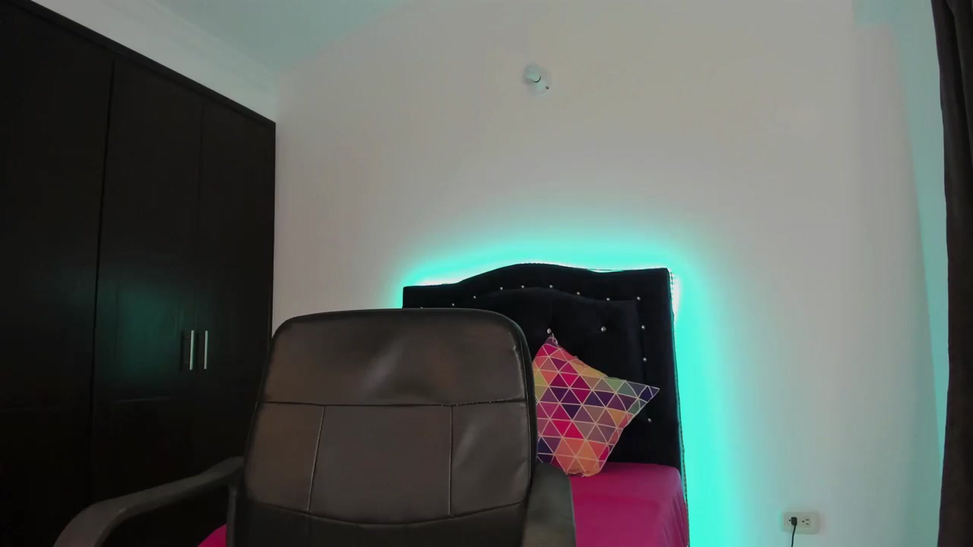 Gallery image thumbnail from kinkytasty's myfreecams stream on, 07/25/2024, 22:10 image 12 of 20