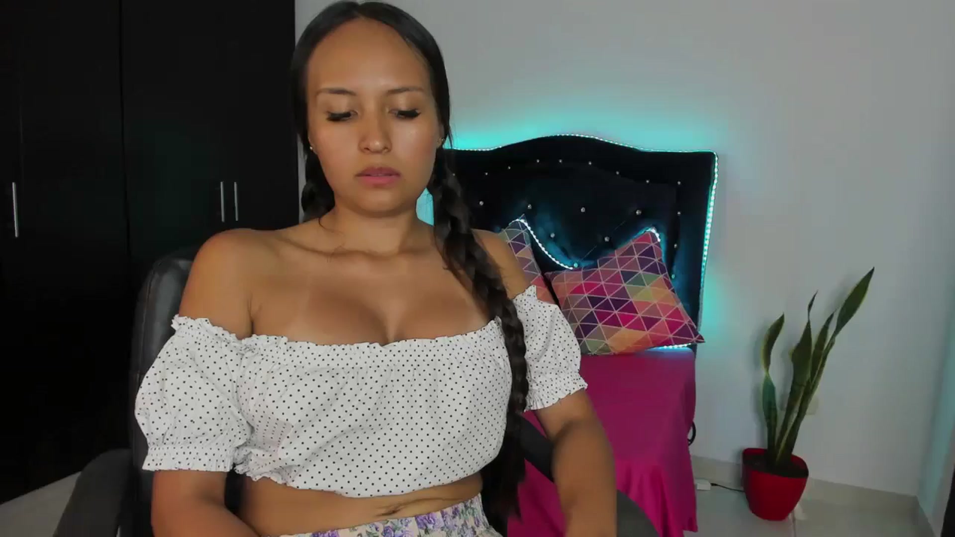 Gallery image thumbnail from kinkytasty's myfreecams stream on, 09/17/2024, 22:13 image 20 of 20