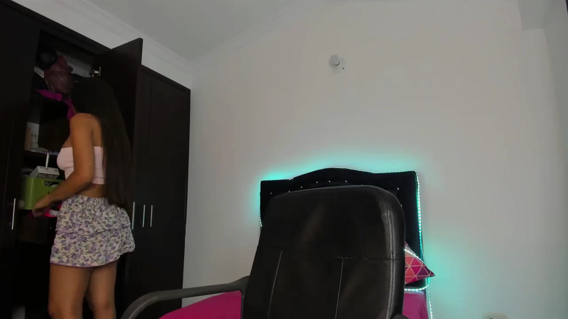 Gallery image thumbnail from kinkytasty's myfreecams stream on, 09/25/2024, 21:33 image 2 of 20