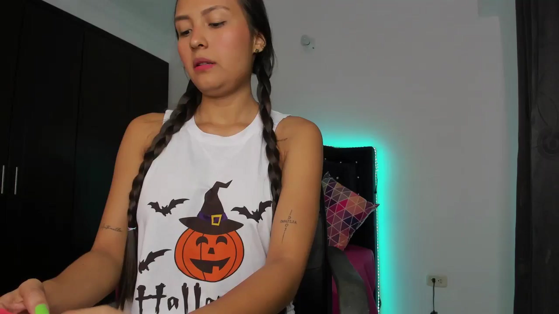 Gallery image thumbnail from kinkytasty's myfreecams stream on, 10/31/2024, 14:06 image 17 of 20