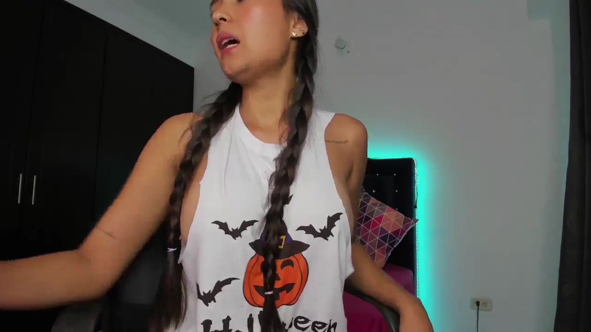 Gallery image thumbnail from kinkytasty's myfreecams stream on, 10/31/2024, 16:16 image 3 of 20
