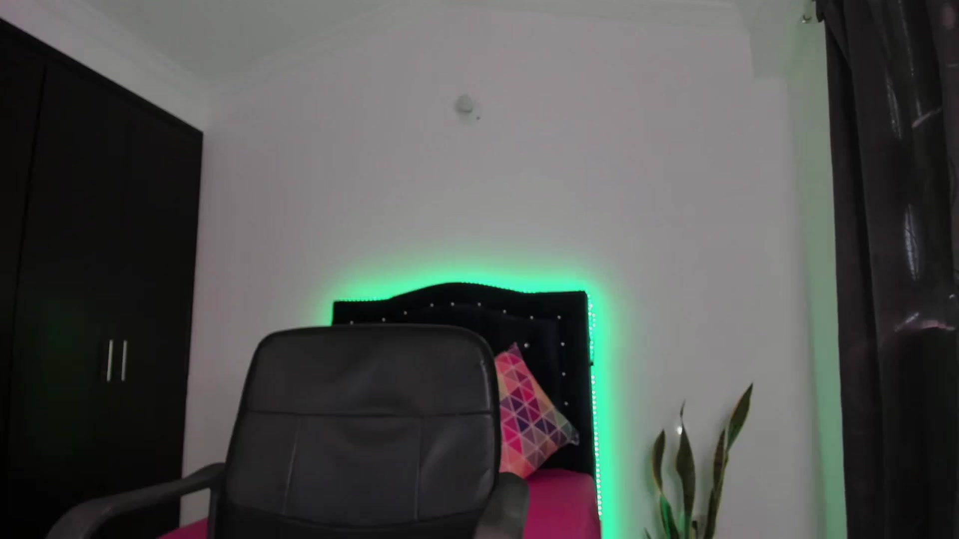 Gallery image thumbnail from kinkytasty's myfreecams stream on, 11/26/2024, 21:27 image 9 of 20