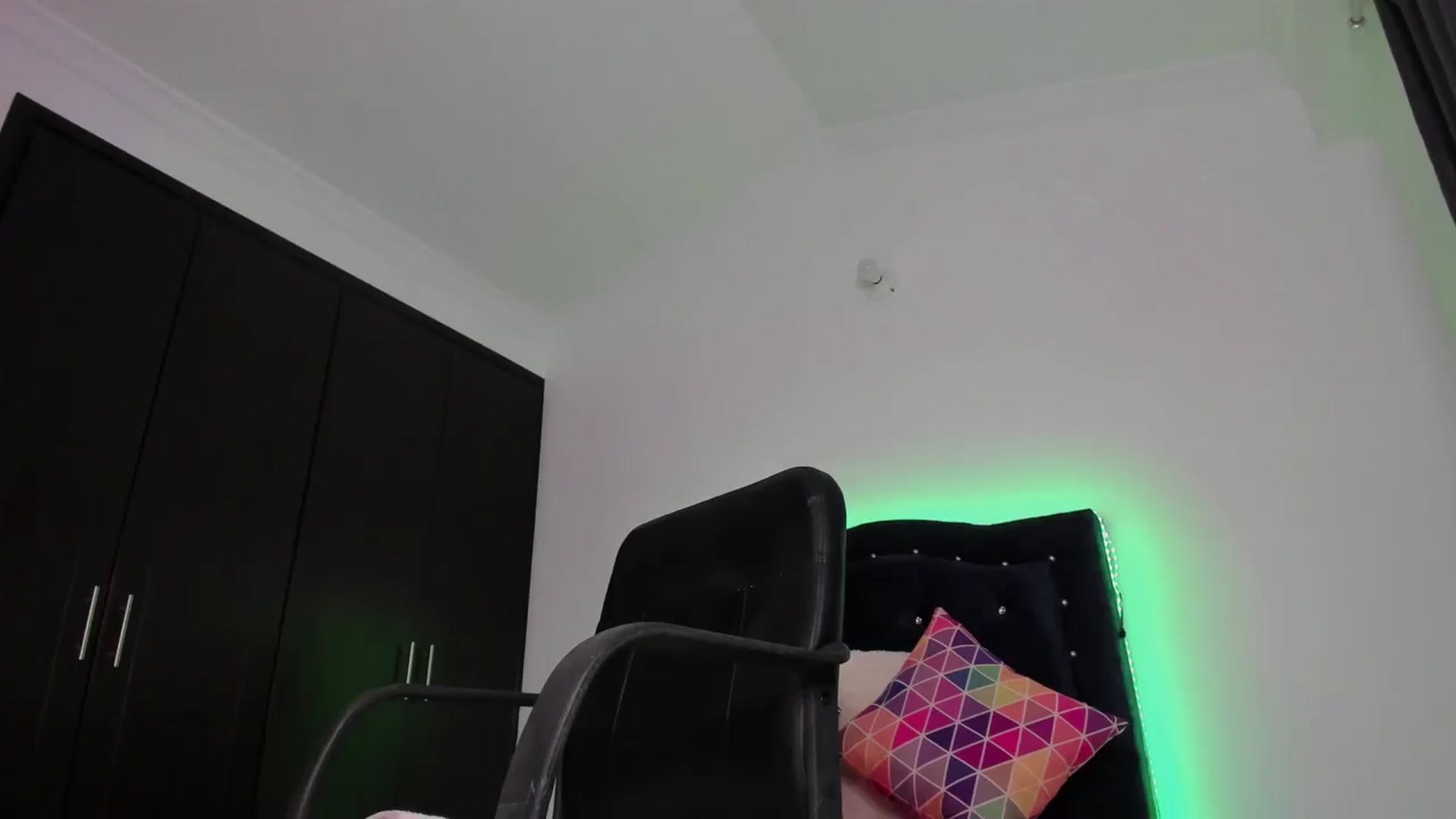 Gallery image thumbnail from kinkytasty's myfreecams stream on, 12/12/2024, 22:10 image 16 of 20