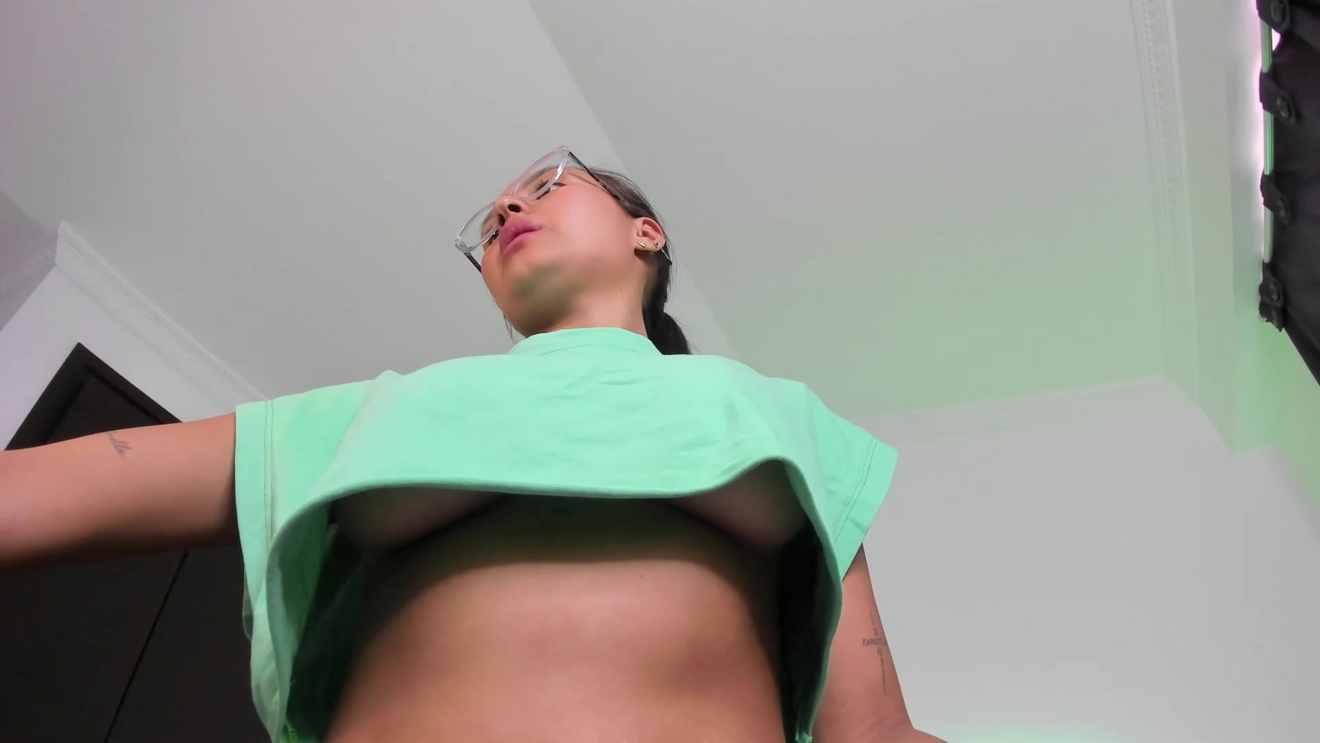 Gallery image thumbnail from kinkytasty's myfreecams stream on, 09/15/2025, 15:01 image 16 of 20