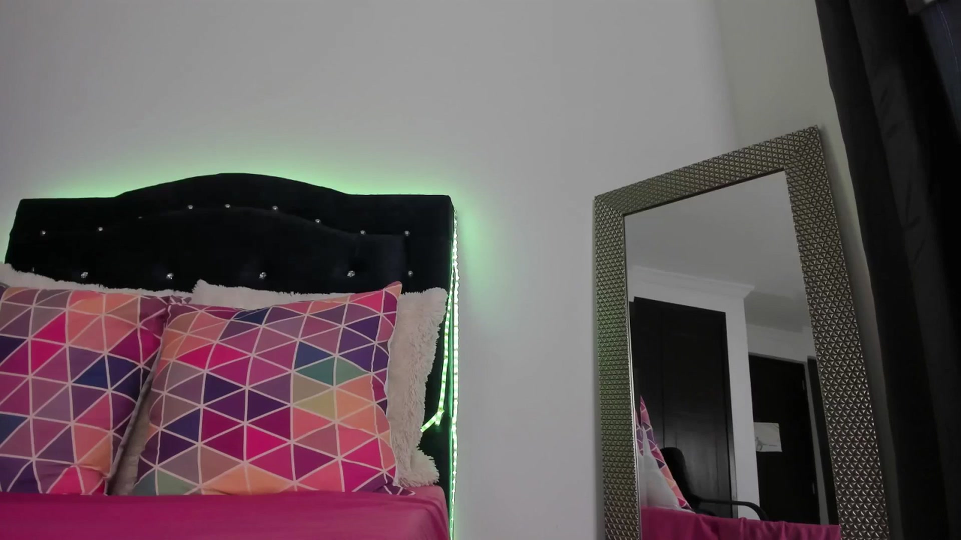 Gallery image thumbnail from kinkytasty's myfreecams stream on, 10/23/2025, 15:31 image 1 of 20