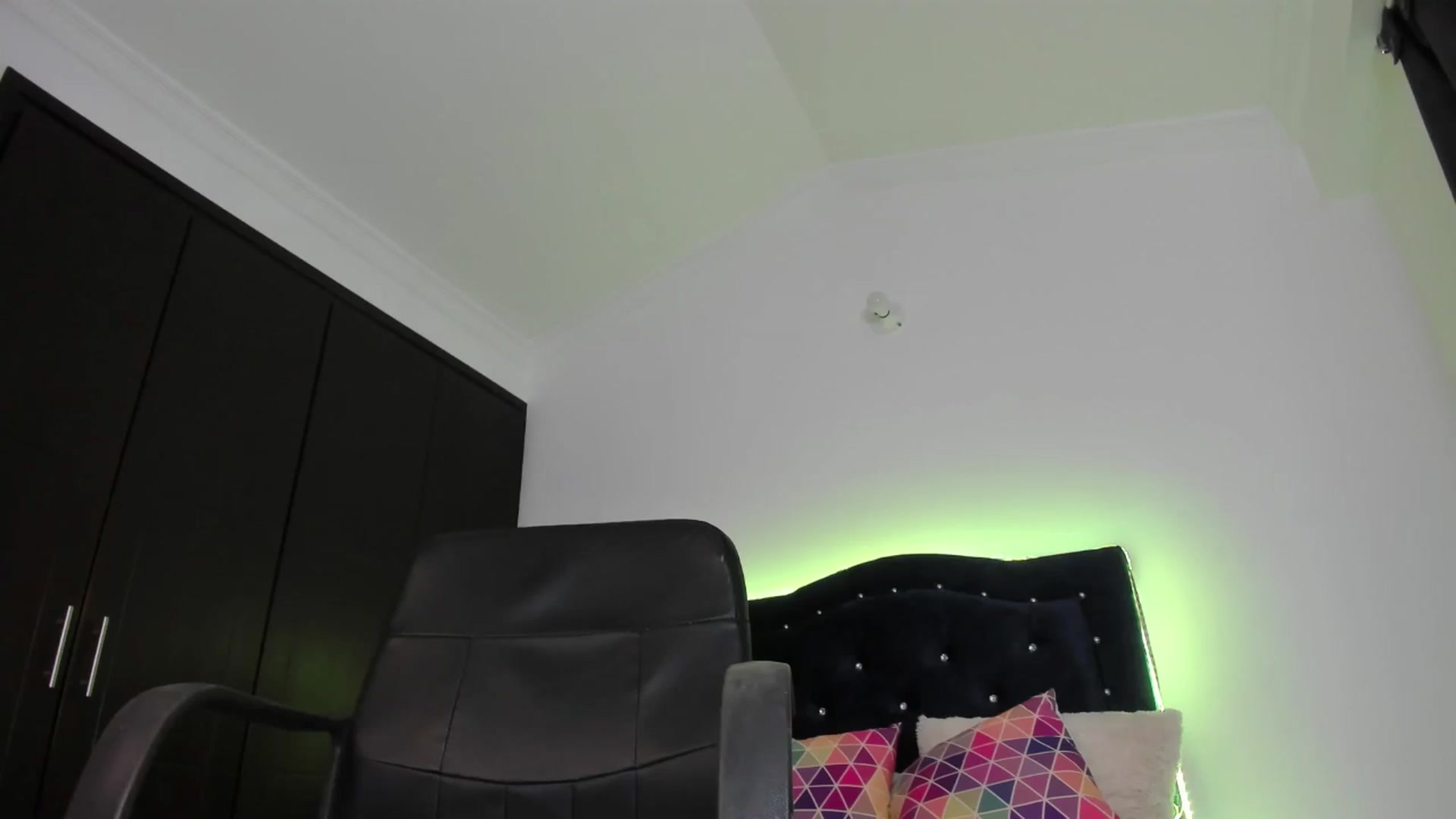 Gallery image thumbnail from kinkytasty's myfreecams stream on, 03/25/2026, 16:10 image 13 of 20