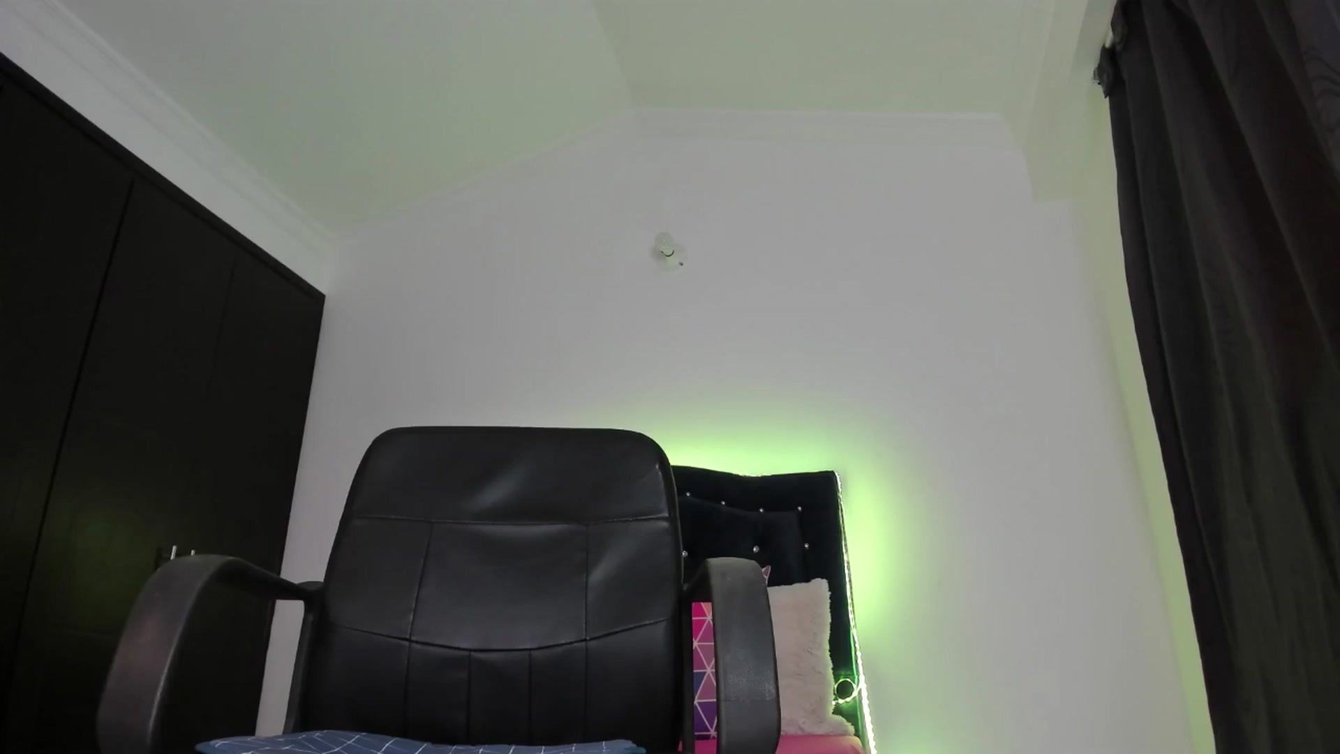 Gallery image thumbnail from kinkytasty's myfreecams stream on, 04/10/2026, 15:45 image 15 of 20