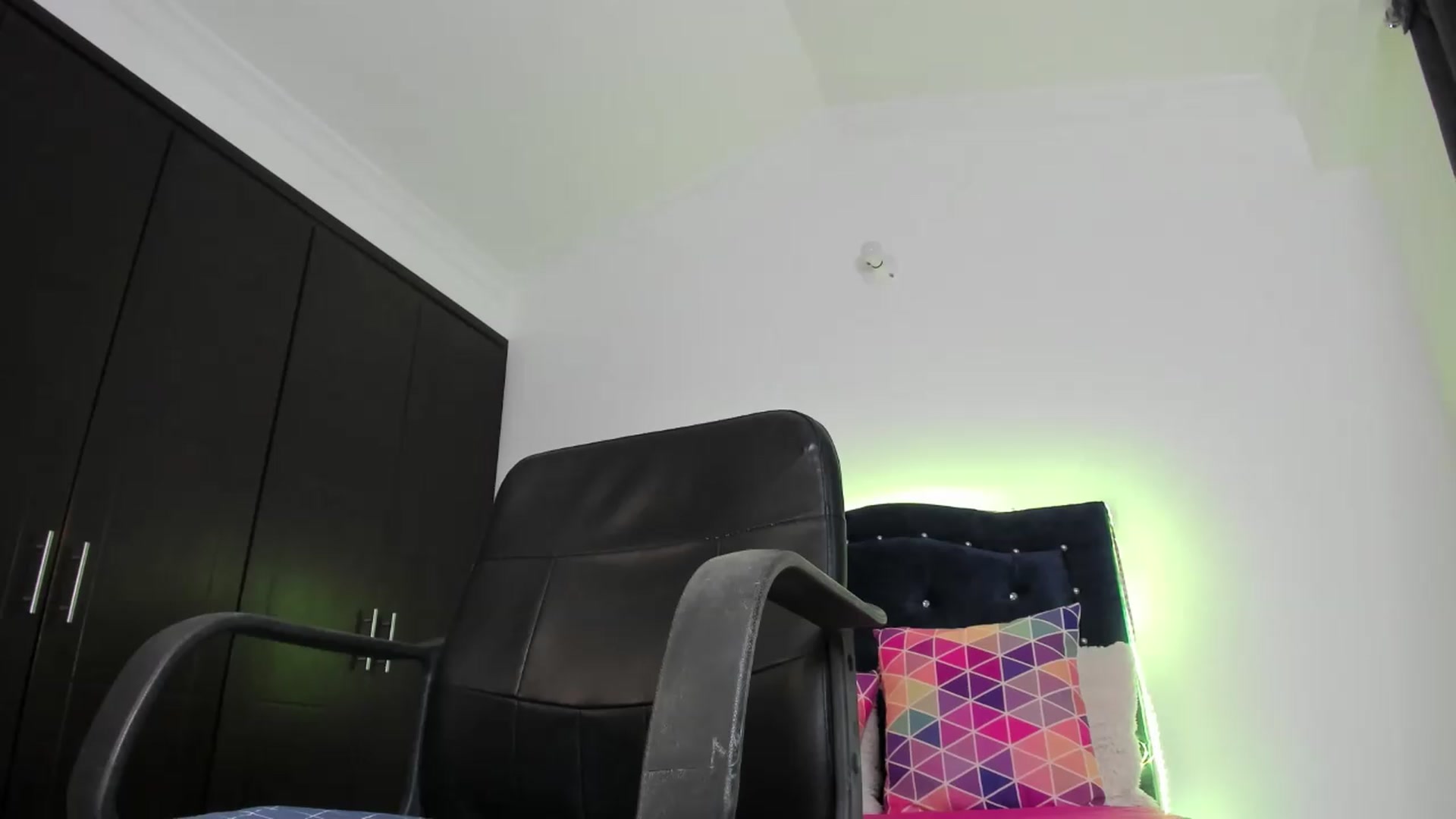 Gallery image thumbnail from kinkytasty's myfreecams stream on, 05/23/2026, 22:25 image 18 of 20