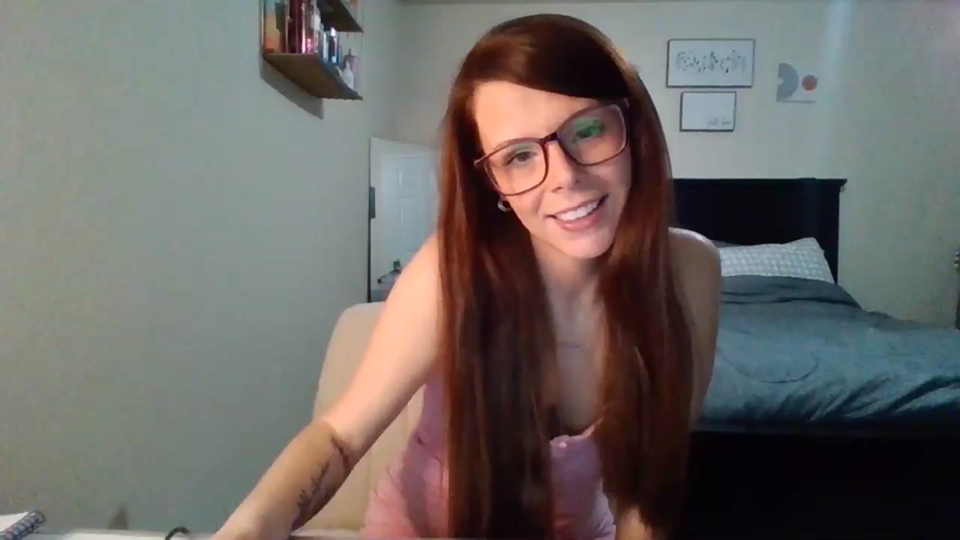 Gallery image thumbnail from kinnzie's myfreecams stream on, 01/16/2024, 10:25 image 4 of 20