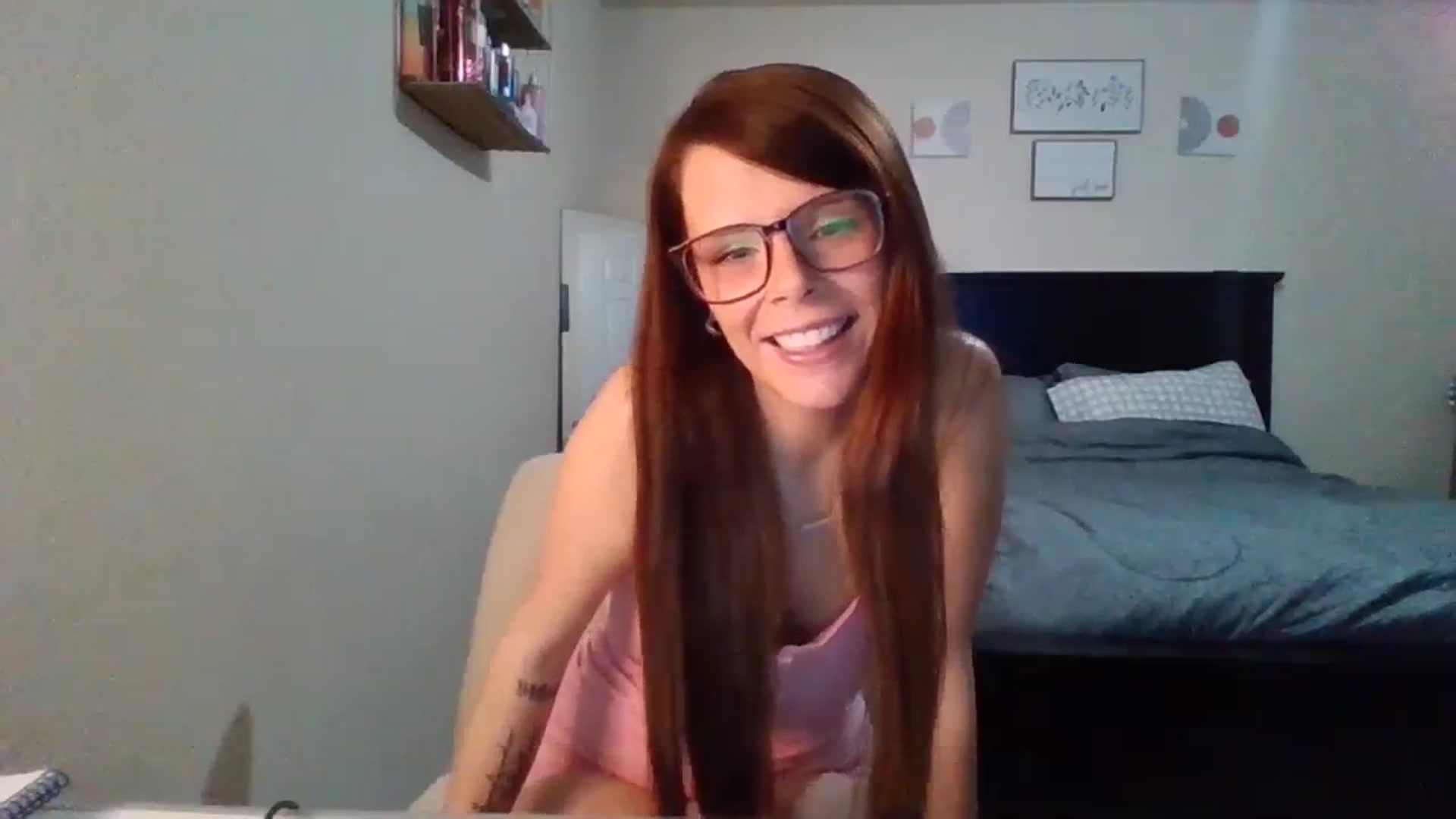 Gallery image thumbnail from kinnzie's myfreecams stream on, 01/16/2024, 10:25 image 8 of 20