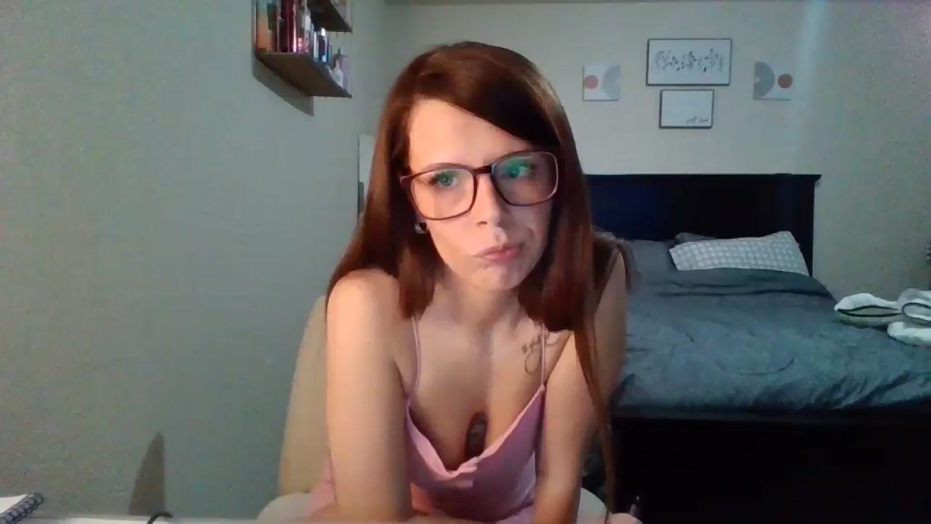 Gallery image thumbnail from kinnzie's myfreecams stream on, 01/16/2024, 10:25 image 12 of 20