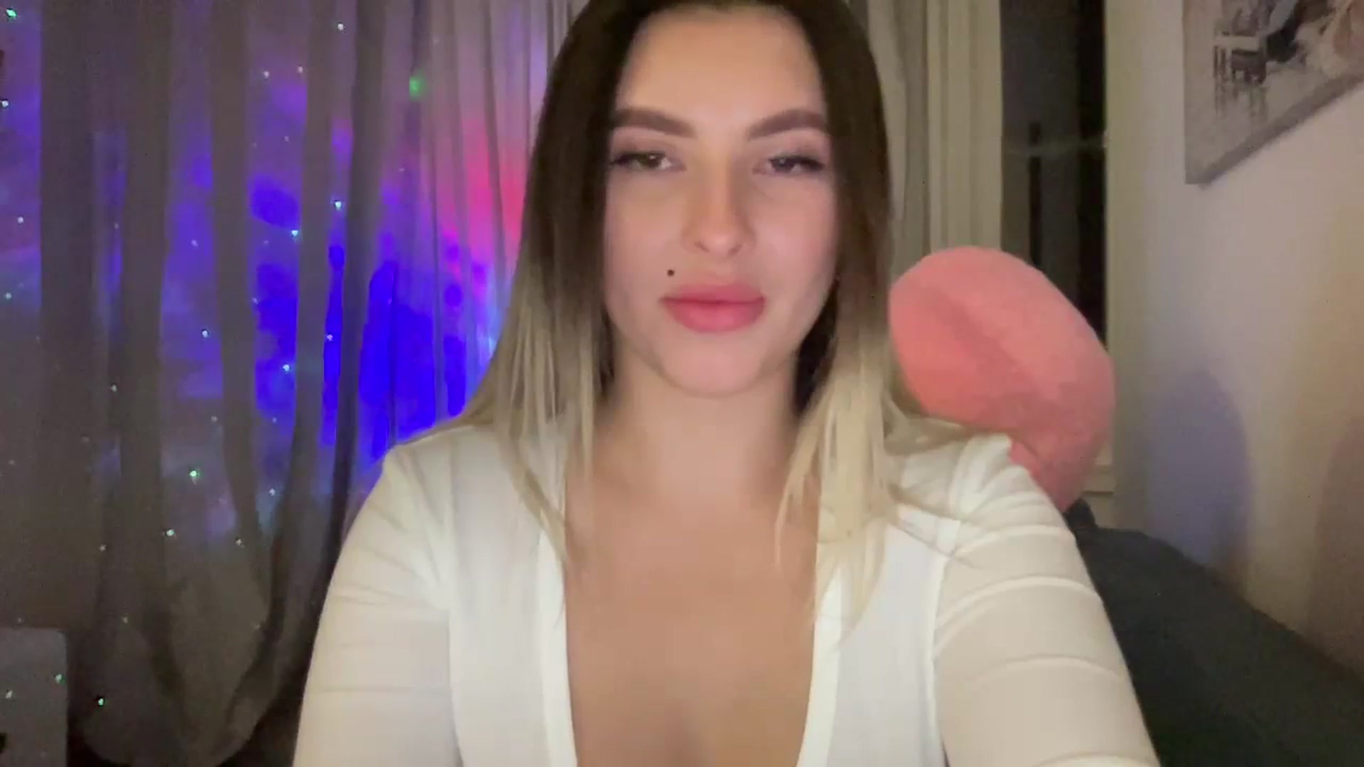 Gallery image thumbnail from kiss_kiss_'s myfreecams stream on, 11/24/2023, 01:39 image 7 of 20