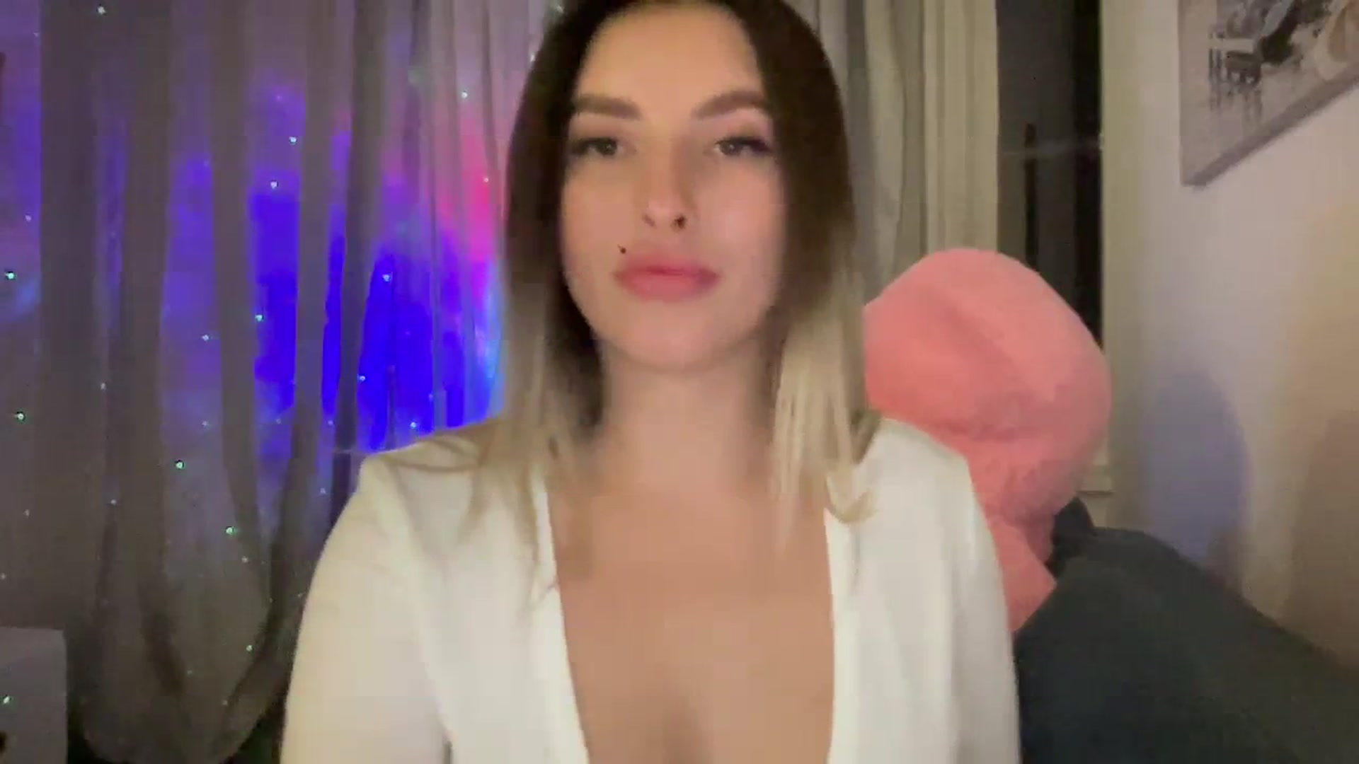 Gallery image thumbnail from kiss_kiss_'s myfreecams stream on, 11/24/2023, 01:39 image 8 of 20