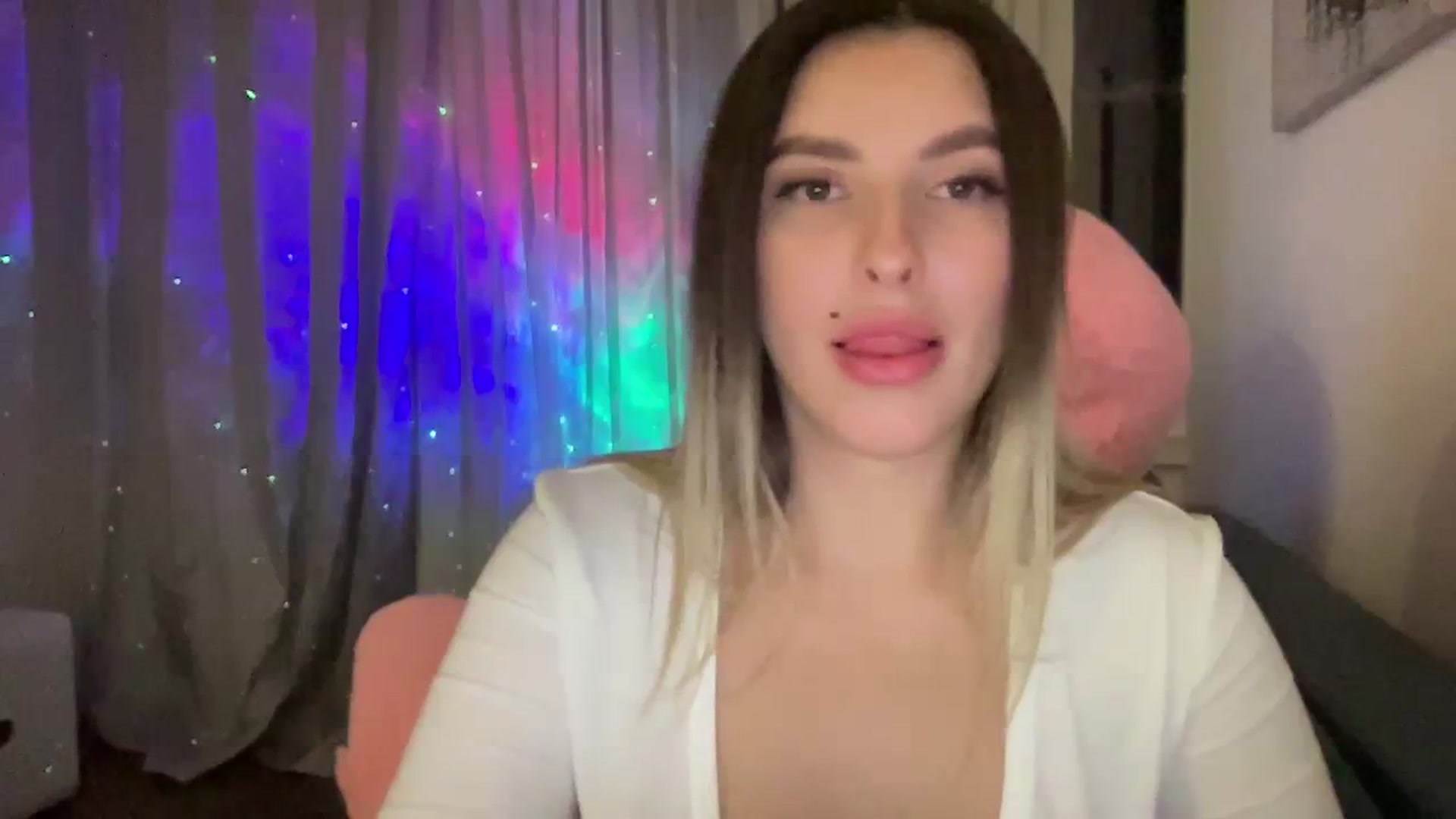 Gallery image thumbnail from kiss_kiss_'s myfreecams stream on, 11/24/2023, 01:39 image 13 of 20