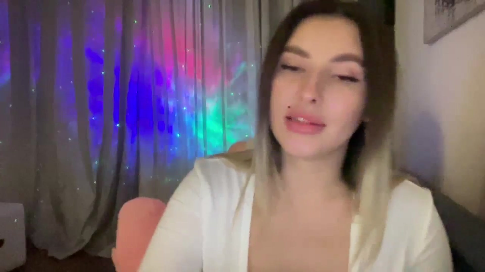 Gallery image thumbnail from kiss_kiss_'s myfreecams stream on, 11/24/2023, 01:39 image 16 of 20