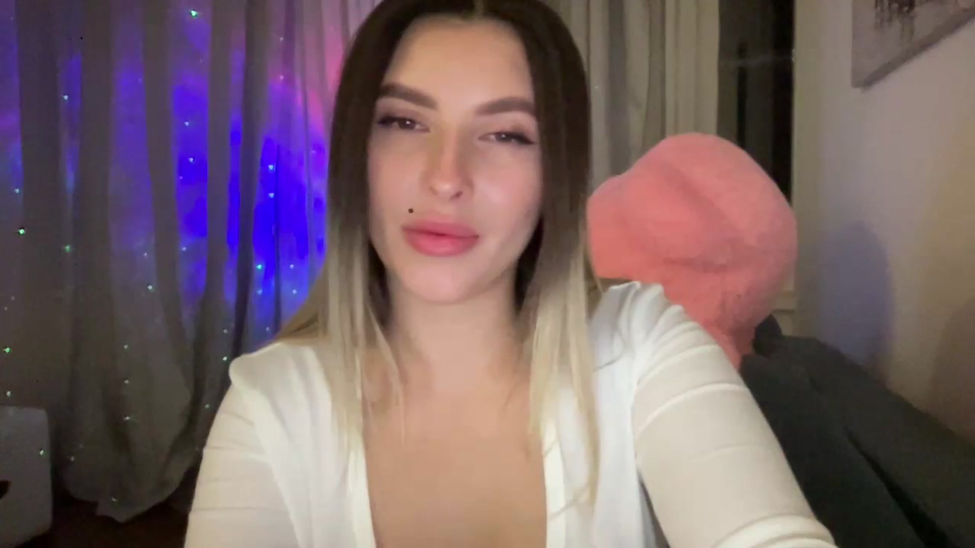 Gallery image thumbnail from kiss_kiss_'s myfreecams stream on, 11/24/2023, 01:39 image 15 of 20