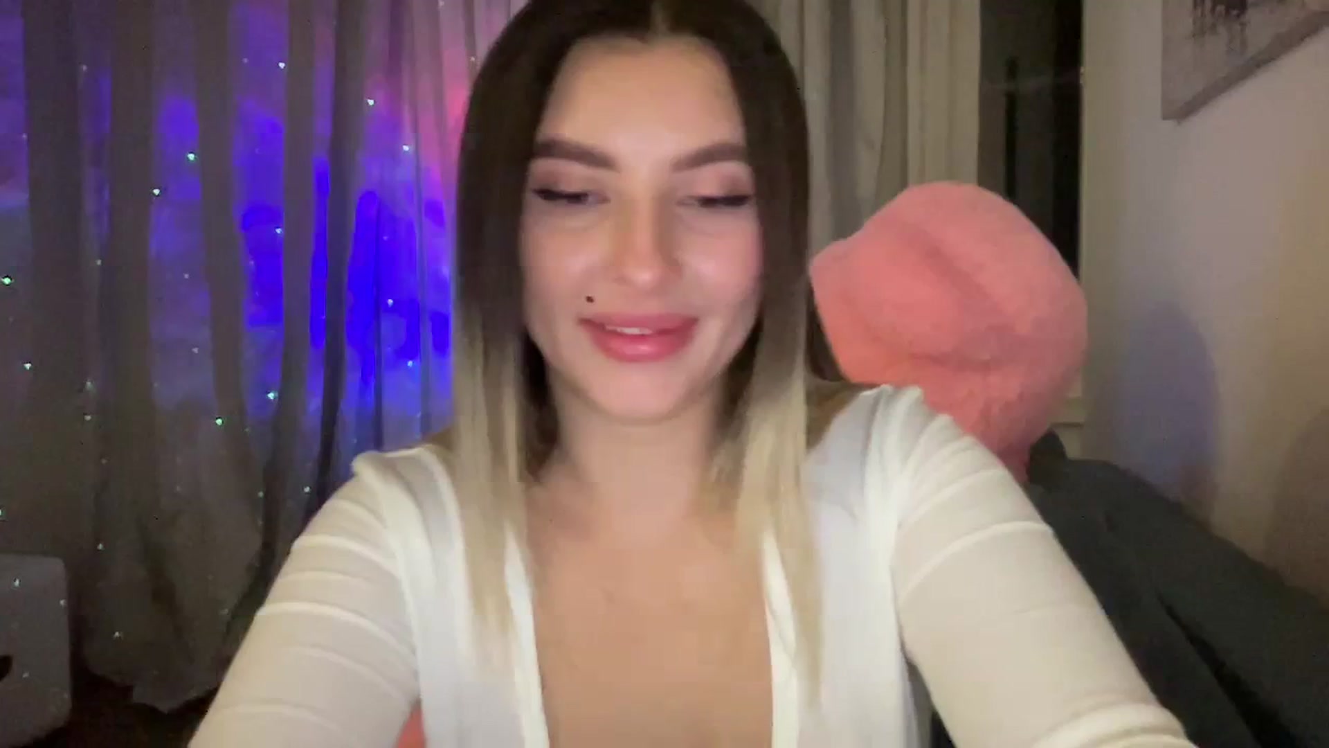 Gallery image thumbnail from kiss_kiss_'s myfreecams stream on, 11/24/2023, 01:39 image 19 of 20