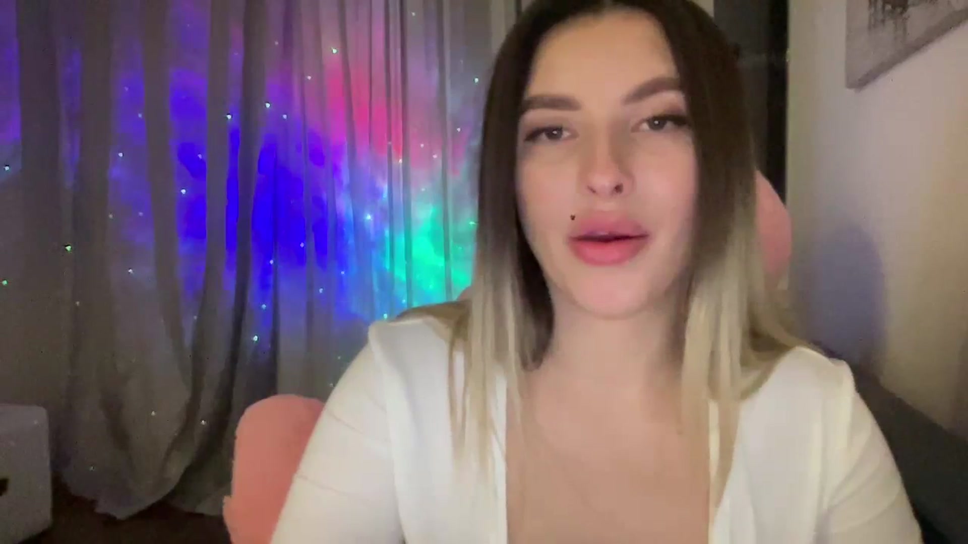 Gallery image thumbnail from kiss_kiss_'s myfreecams stream on, 11/24/2023, 01:39 image 18 of 20