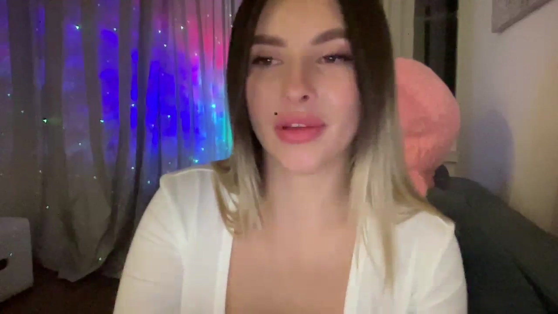 Gallery image thumbnail from kiss_kiss_'s myfreecams stream on, 11/24/2023, 01:39 image 2 of 20