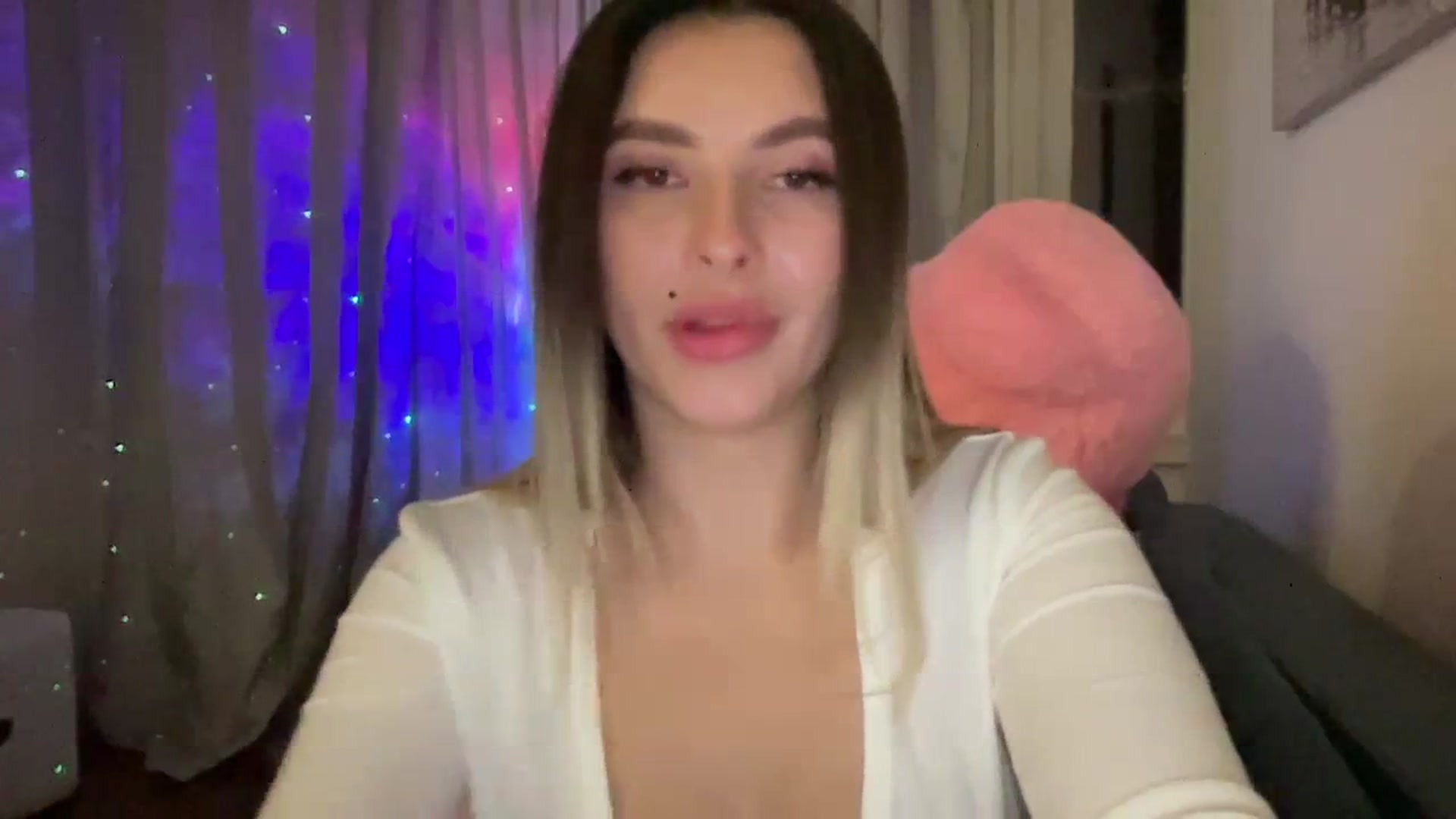 Gallery image thumbnail from kiss_kiss_'s myfreecams stream on, 11/24/2023, 01:39 image 14 of 20