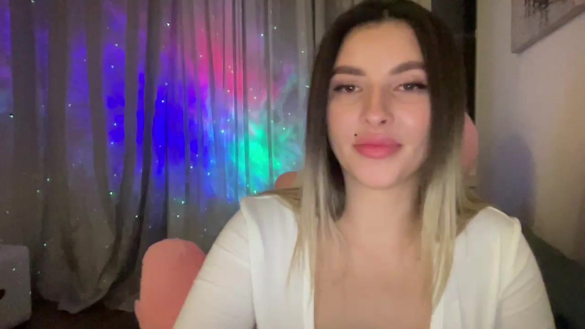 Gallery image thumbnail from kiss_kiss_'s myfreecams stream on, 11/24/2023, 01:39 image 17 of 20