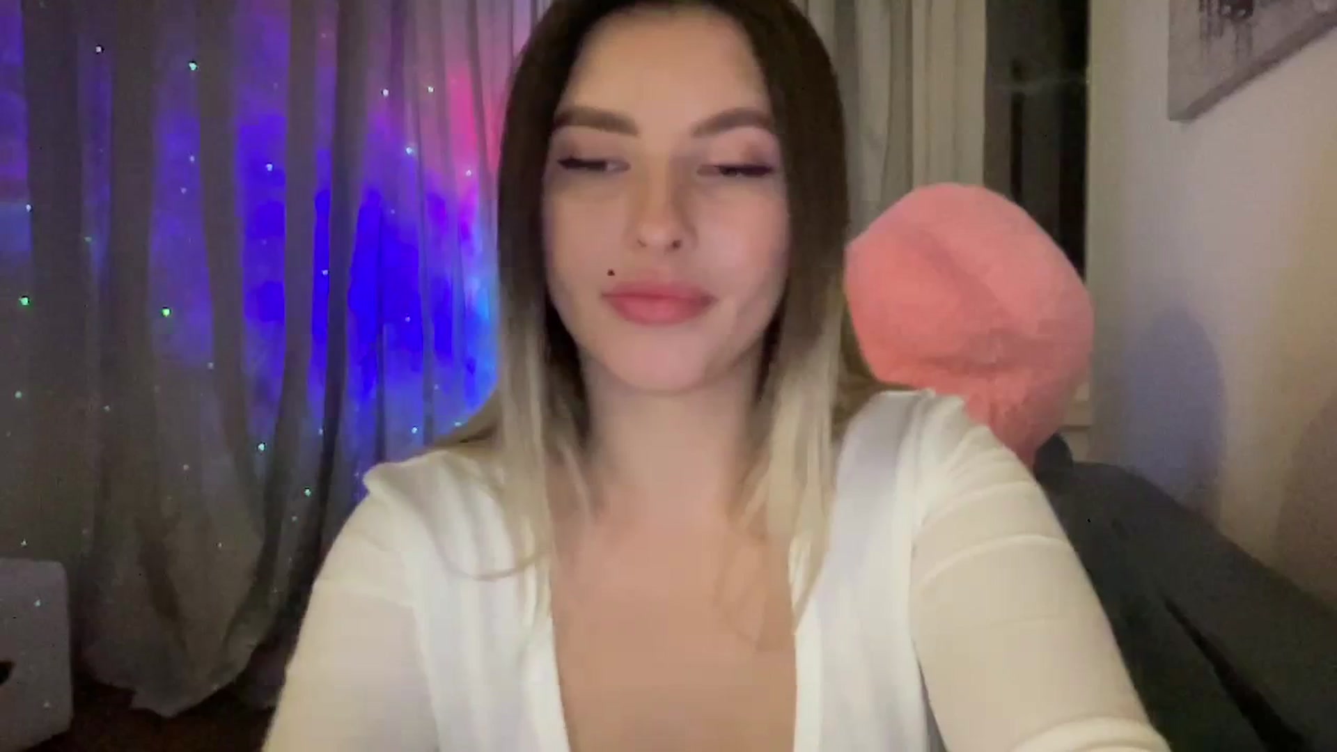 Gallery image thumbnail from kiss_kiss_'s myfreecams stream on, 11/24/2023, 01:39 image 12 of 20